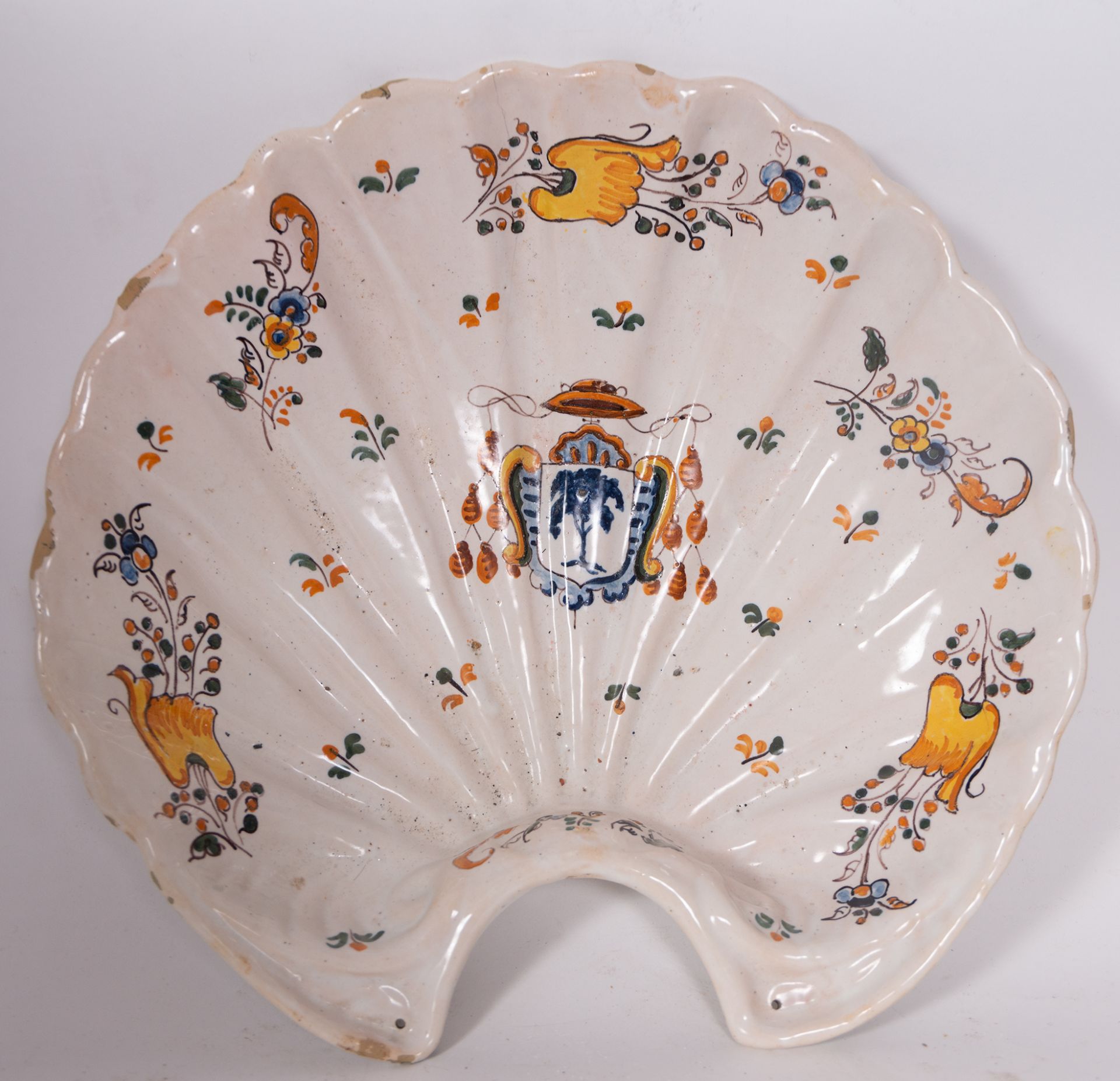 Pair of Bacias from Talavera with Archbishop's coat of arms, second half of the 18th century - Bild 4 aus 5