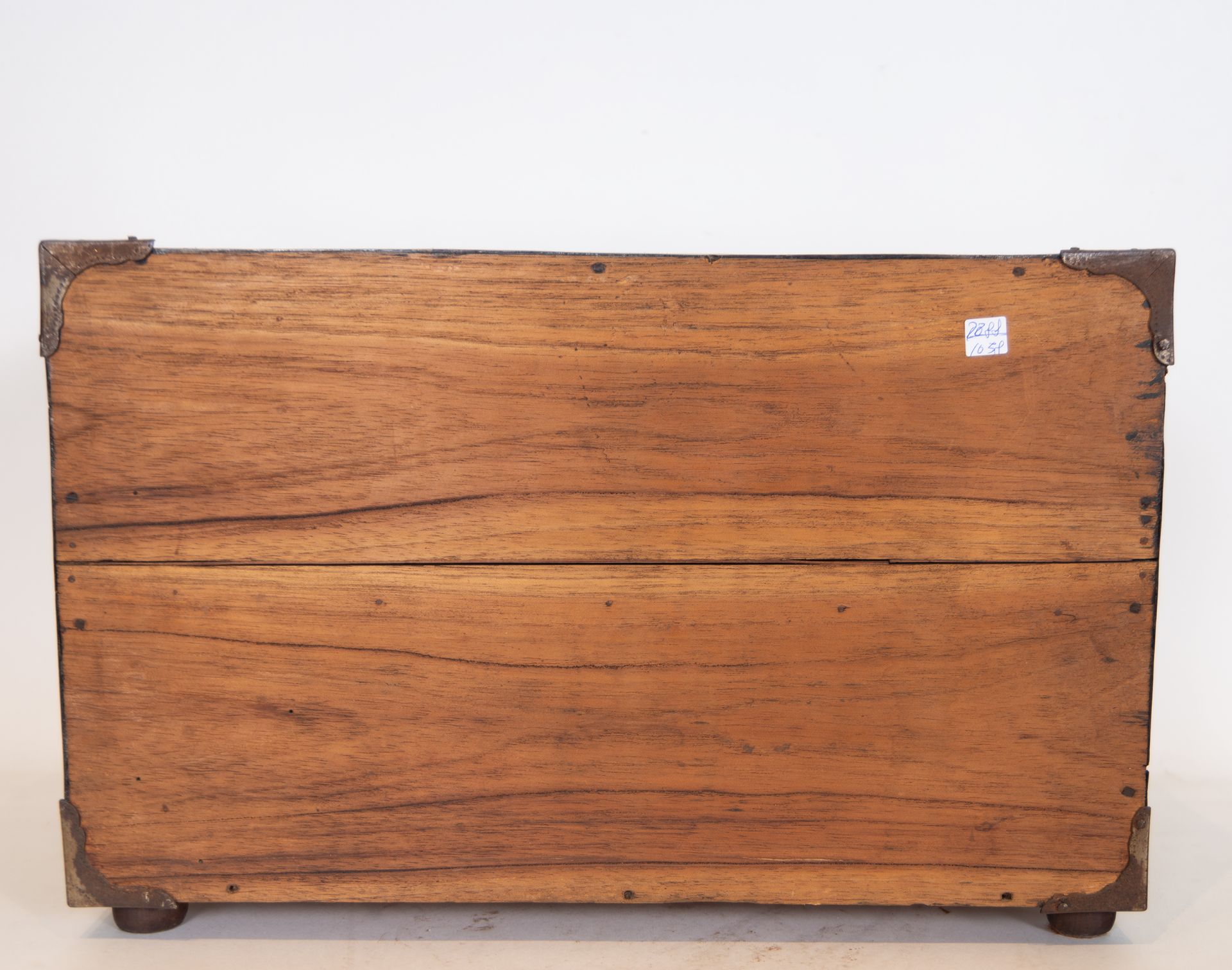 Important Viceregal Tabletop cabinet in marquetry of bone, wood and tortoiseshell, Novohispanic scho - Bild 9 aus 9