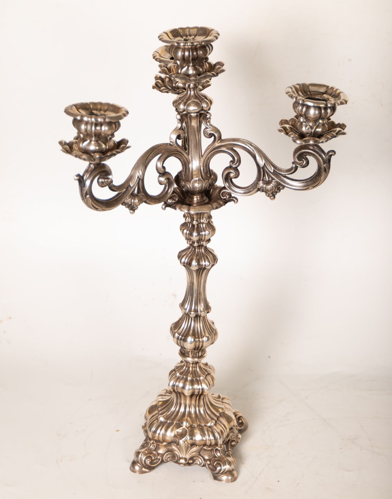 Pair of important Spanish sterling silver candlesticks in the Rococo style, Spanish school from the  - Bild 5 aus 5