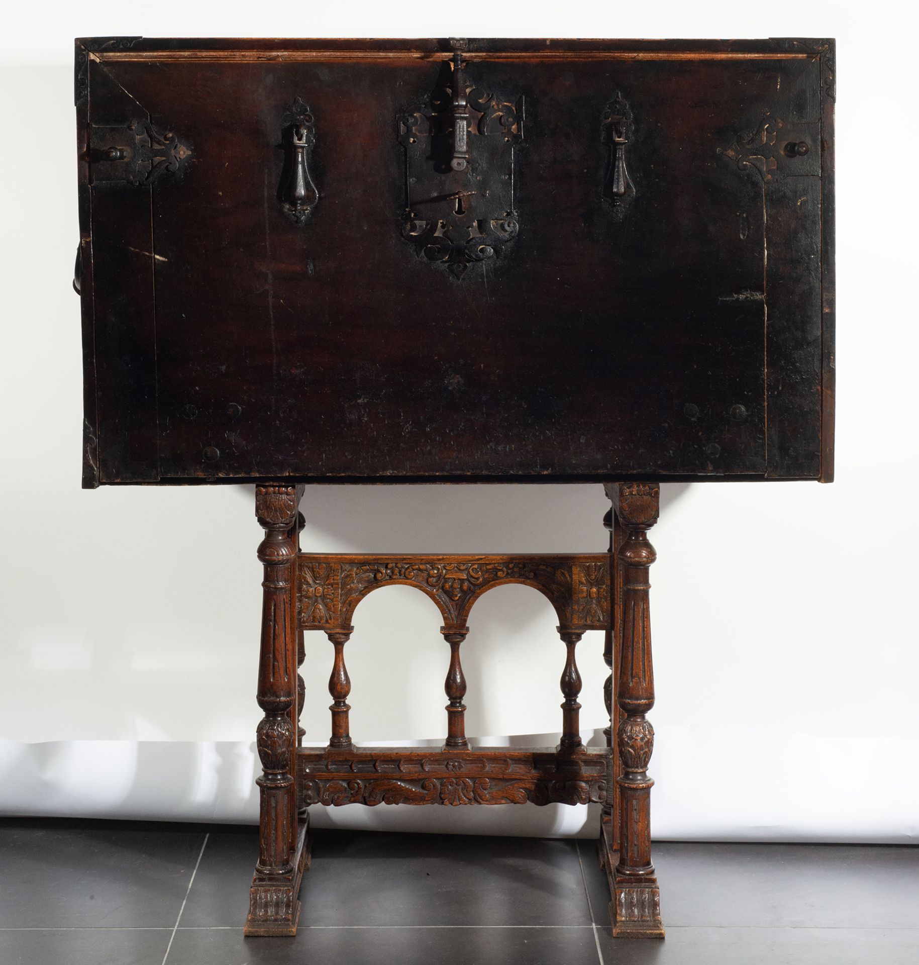 Castilian Cabinet in Walnut, XVI - XVII centuries