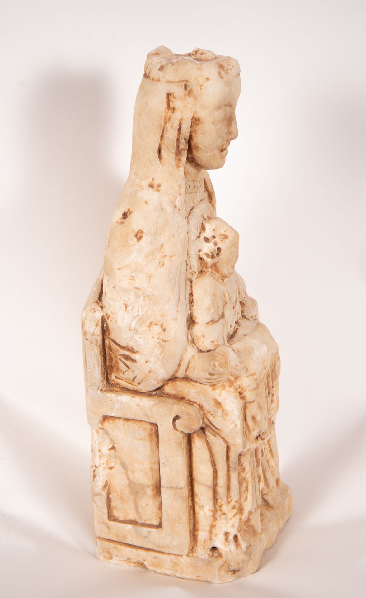 Virgin with Child in Alabaster, following Romanesque models, XIX - XX centuries - Bild 4 aus 6