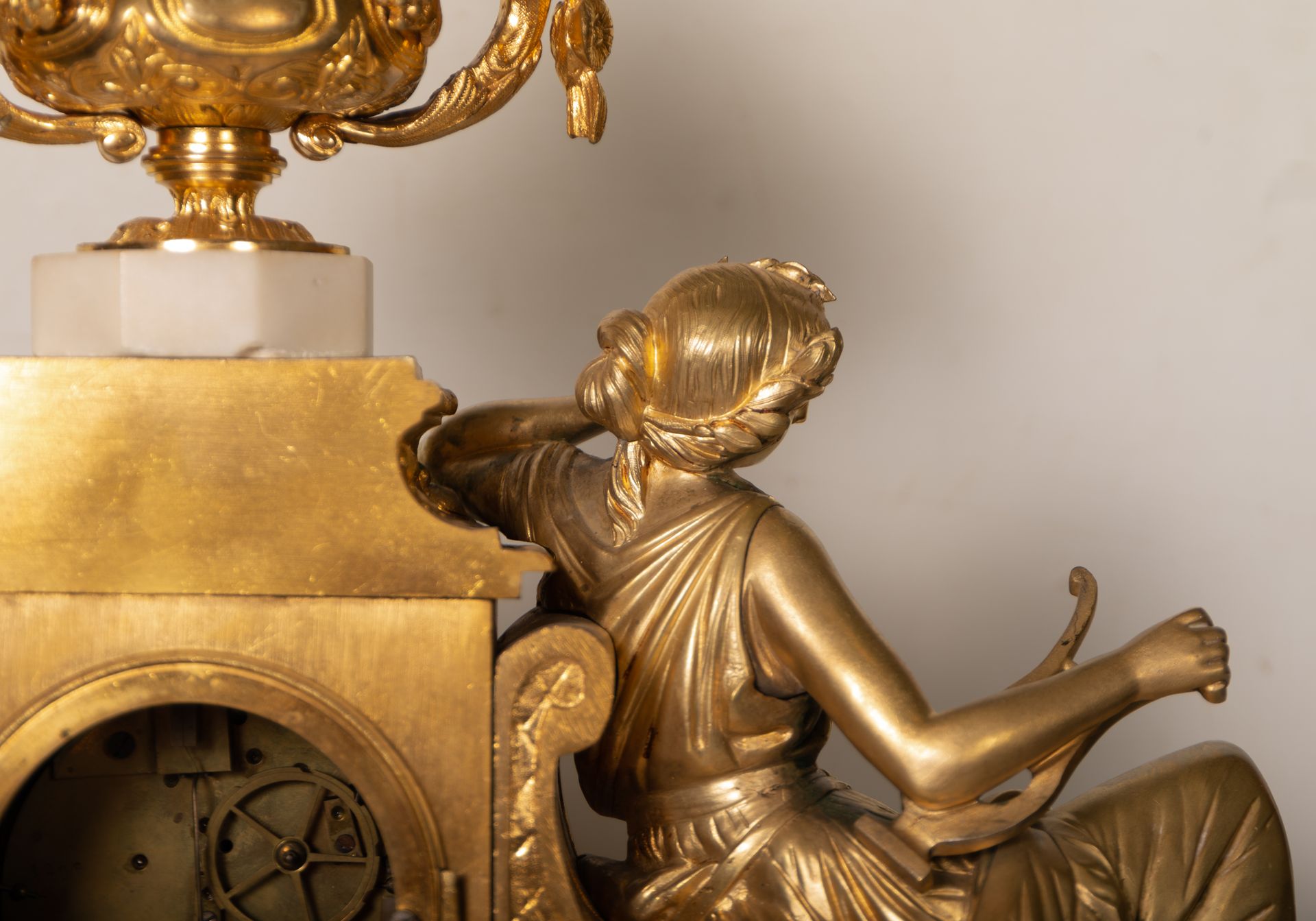 Large Garrison with table clock and pair of cherub candlesticks in Marble and gilt bronze, French sc - Bild 11 aus 11