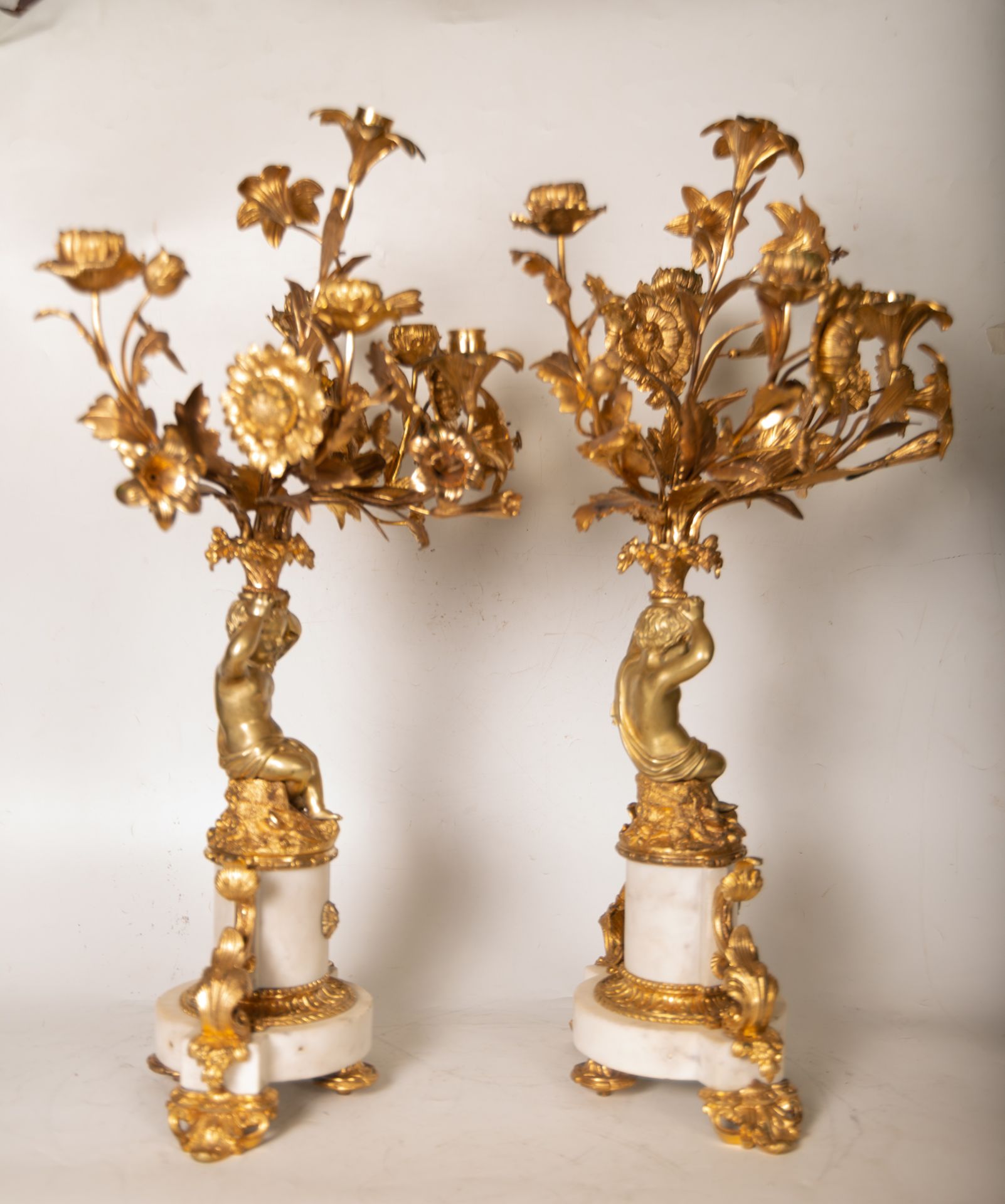 Large Garrison with table clock and pair of cherub candlesticks in Marble and gilt bronze, French sc - Bild 2 aus 11