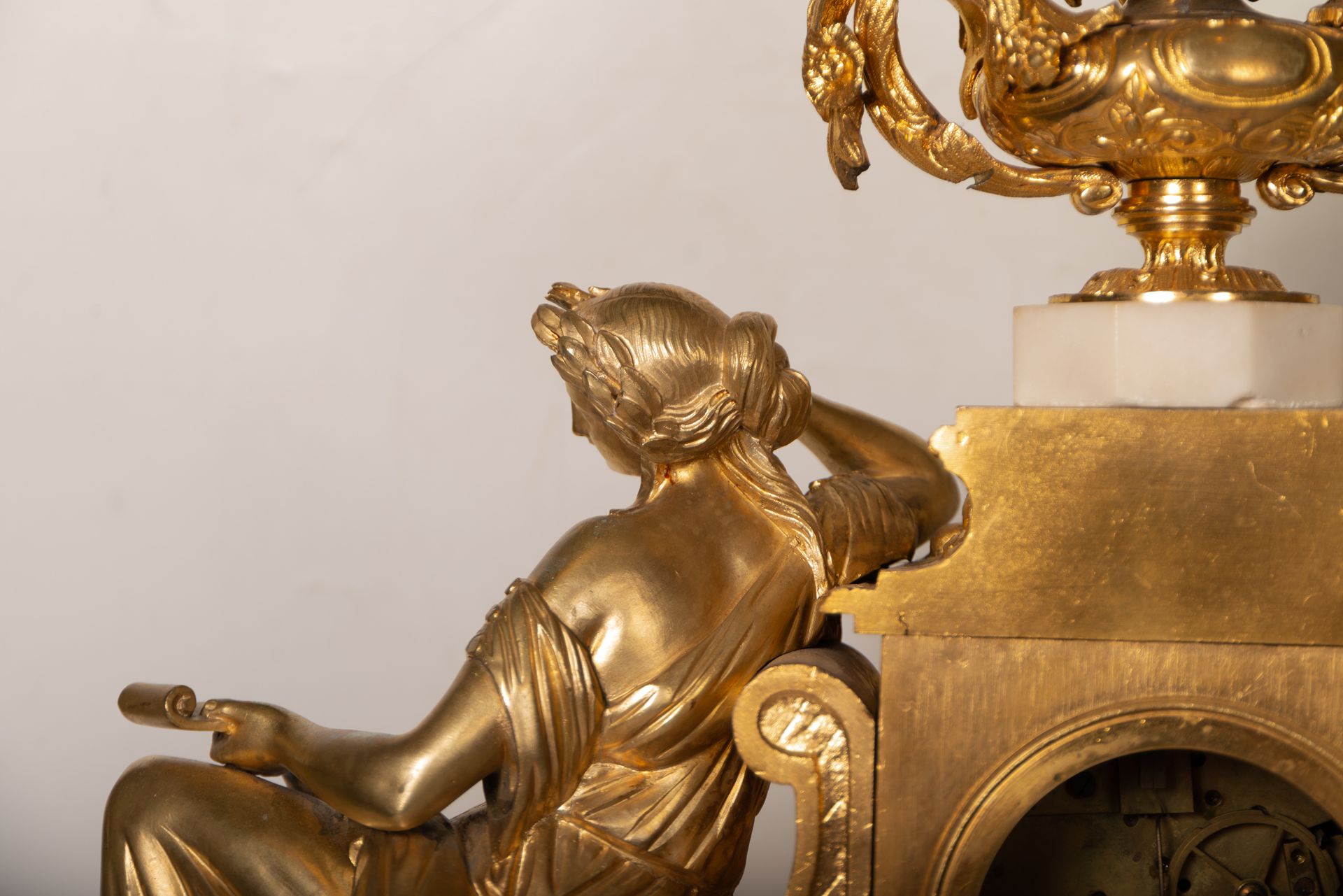 Large Garrison with table clock and pair of cherub candlesticks in Marble and gilt bronze, French sc - Bild 10 aus 11