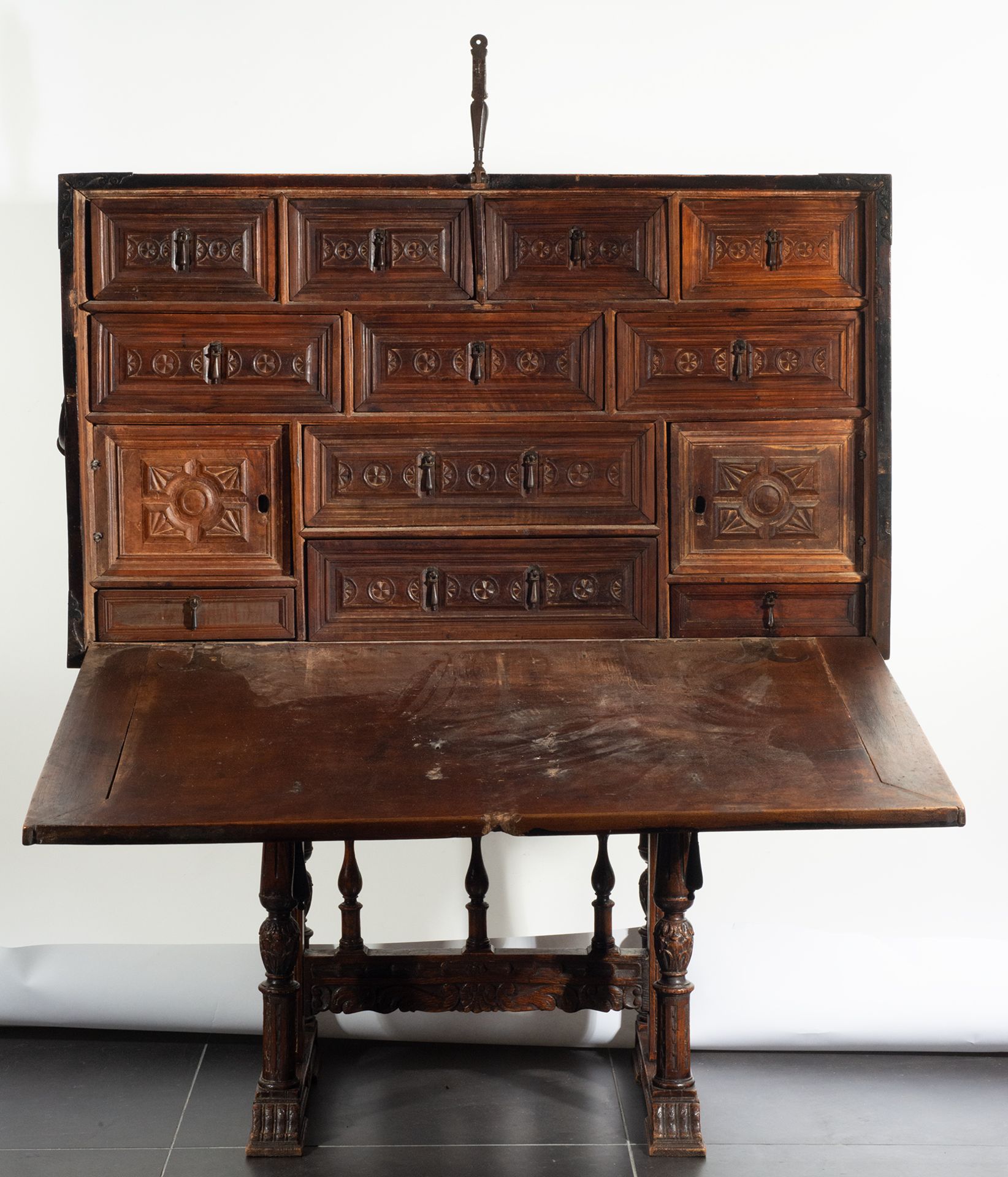 Castilian Cabinet in Walnut, XVI - XVII centuries - Image 2 of 8