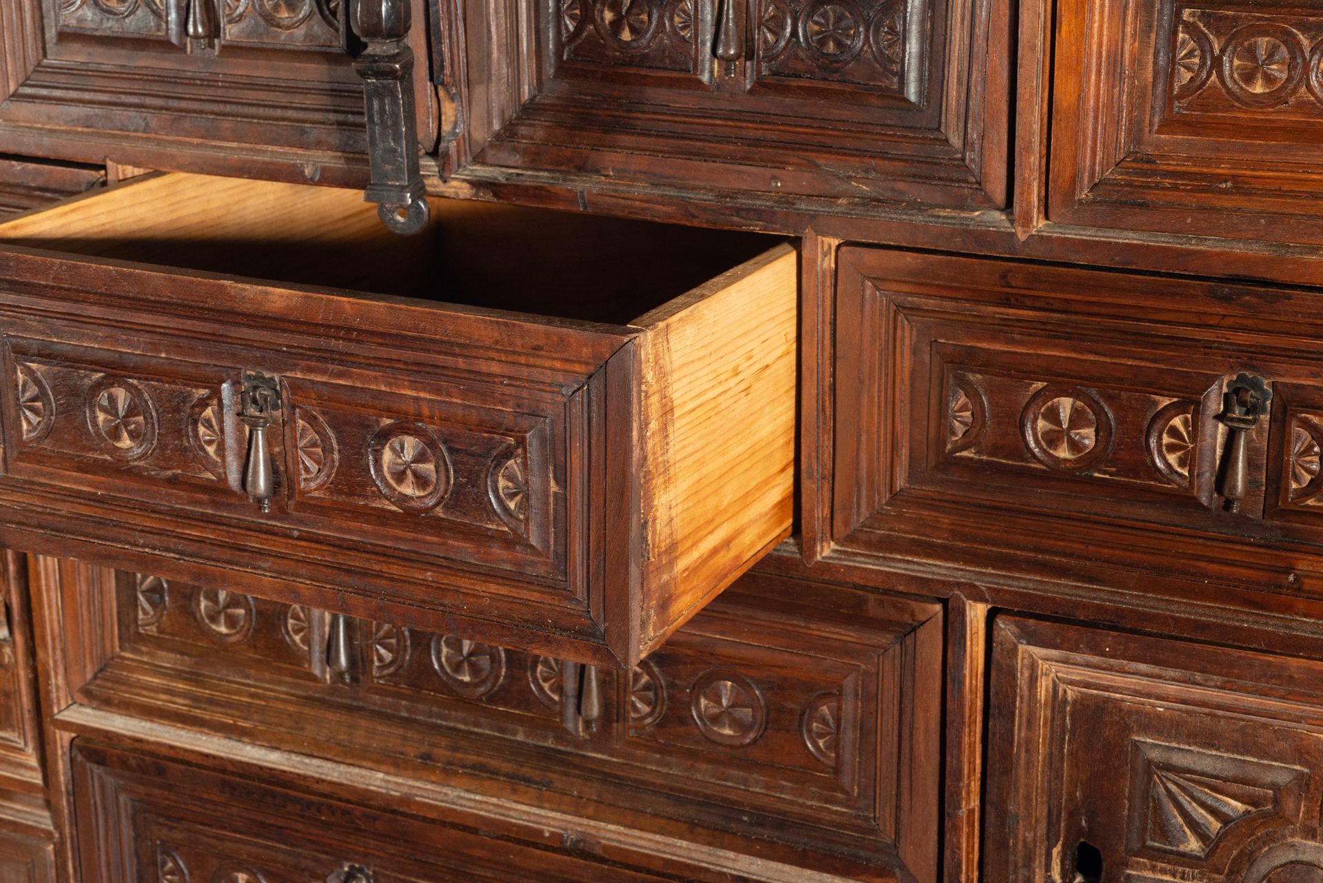 Castilian Cabinet in Walnut, XVI - XVII centuries - Image 6 of 8