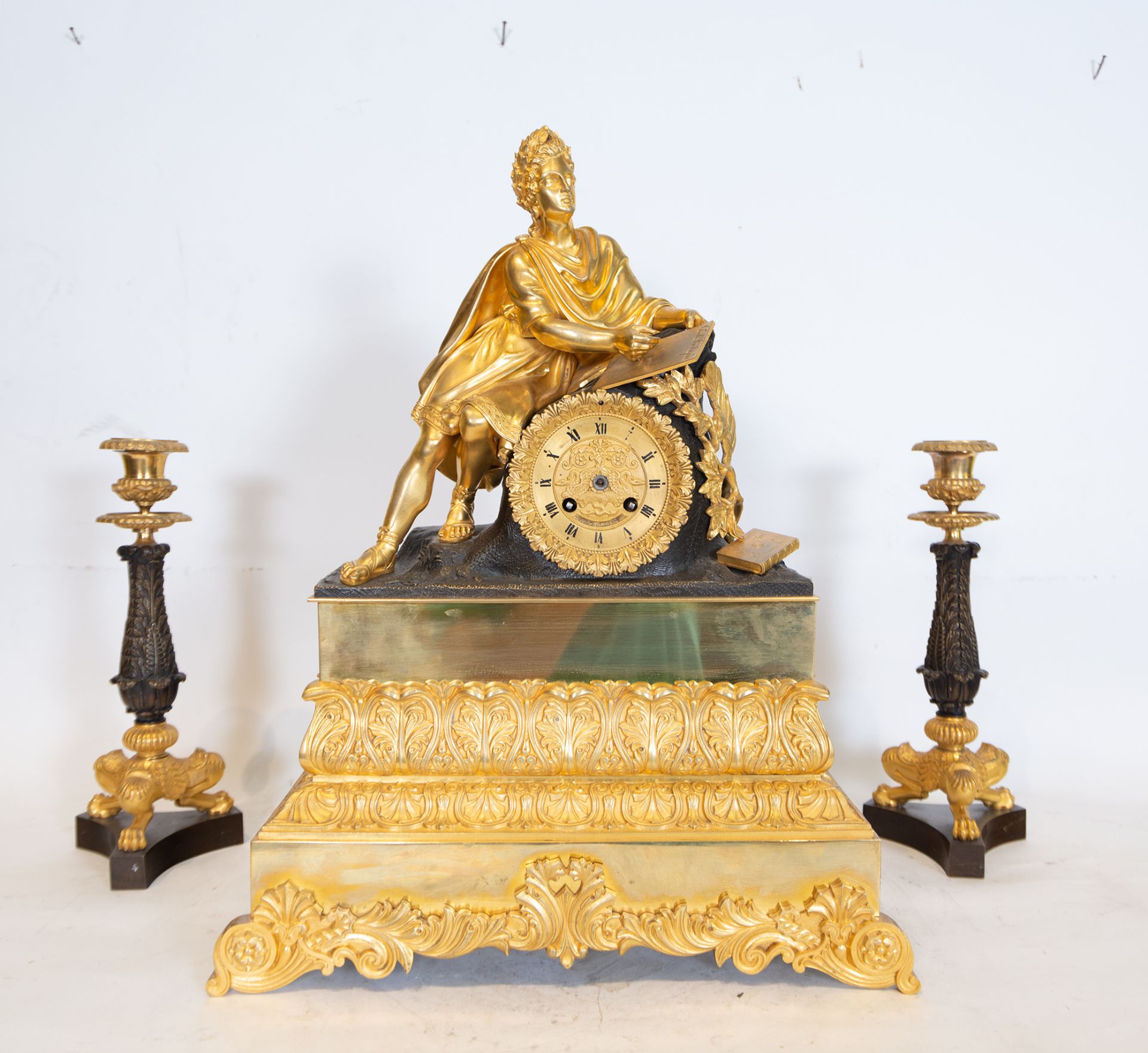 Important Garniture in Gilt Bronze and patinated Bronze Empire style, France, 19th century