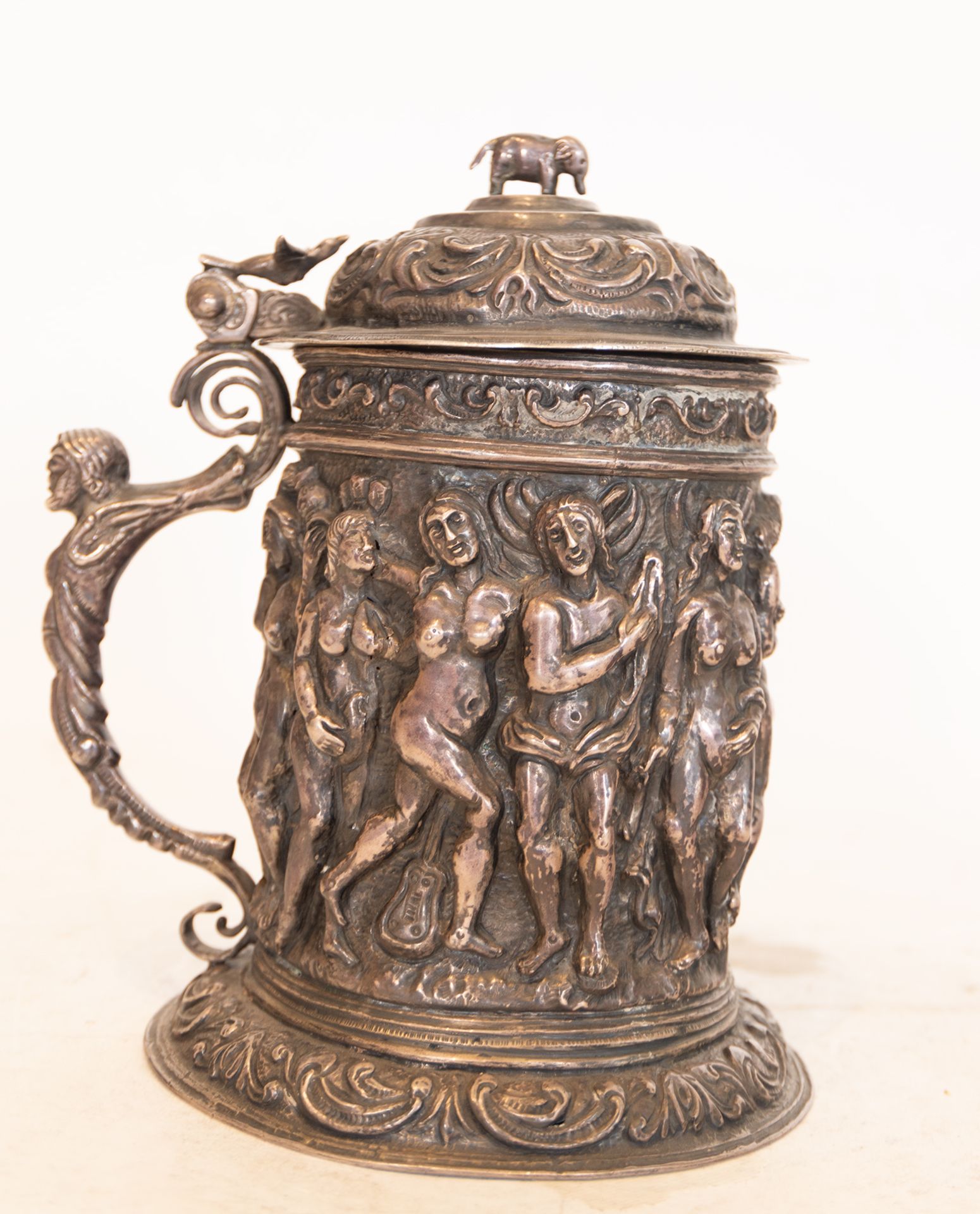 Tankard-type jug in Italian silver with Bacchanalian motifs, Italian school of the 18th - 19th centu - Image 3 of 5