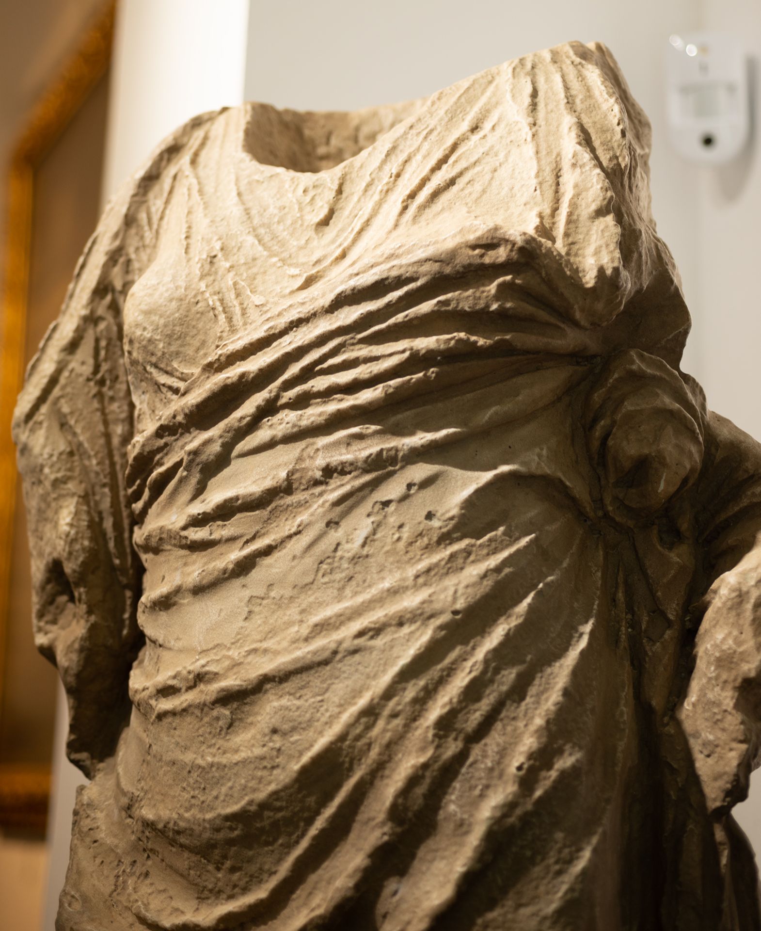 Important Sculpture of Goddess Ceres in Marble Dust, following Roman models from the I - II centurie - Bild 8 aus 11