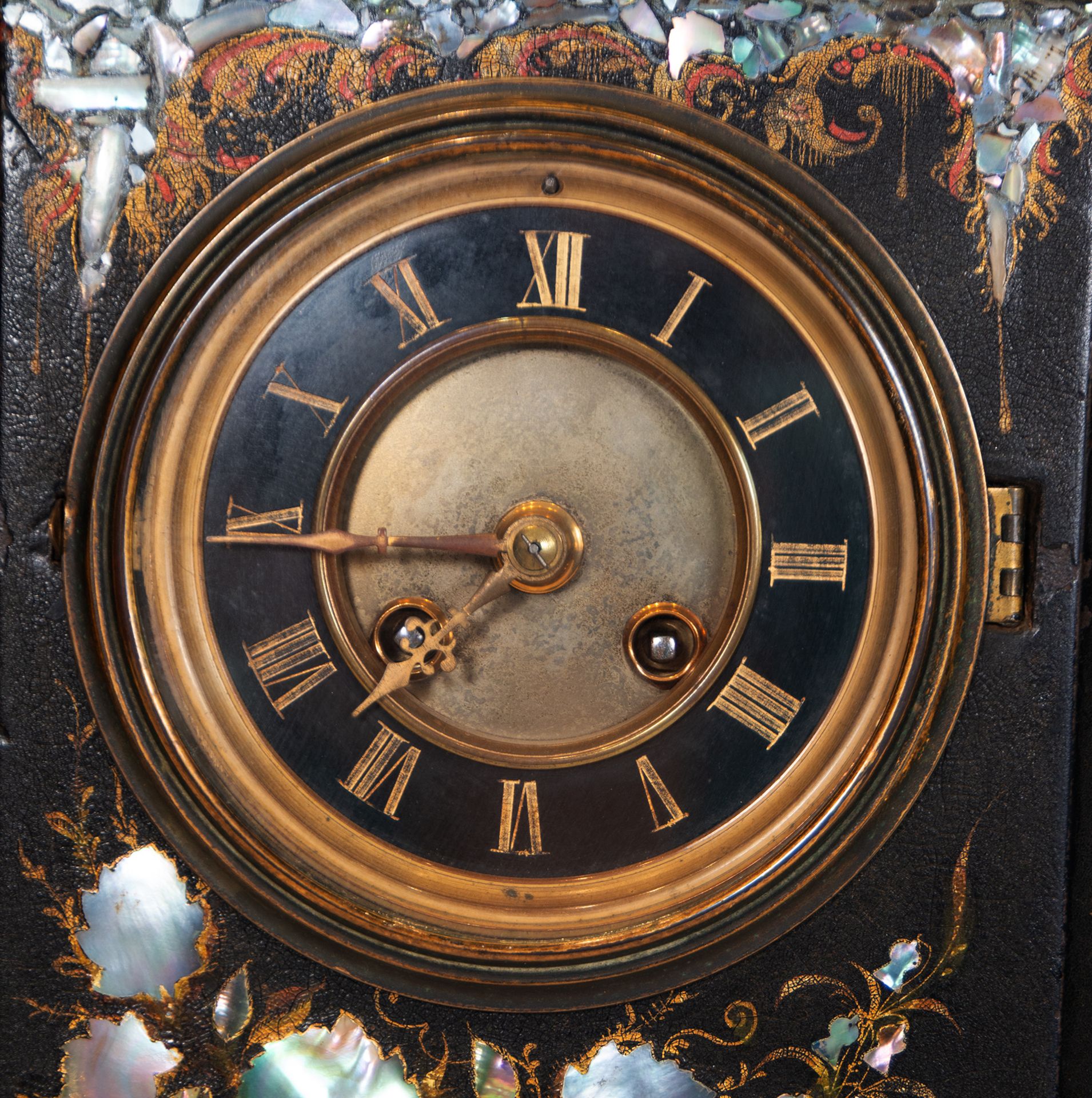Clock in polychrome metal imitating marble and mother-of-pearl inlays Napoleon III style, French sch - Image 2 of 7