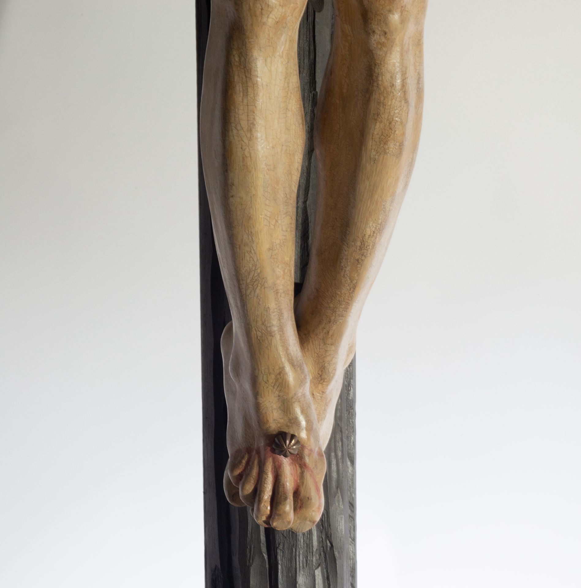 Exceptional Christ on the Cross, Castilian school of the 16th century, circle of Sebastián Ducete (1 - Image 4 of 8
