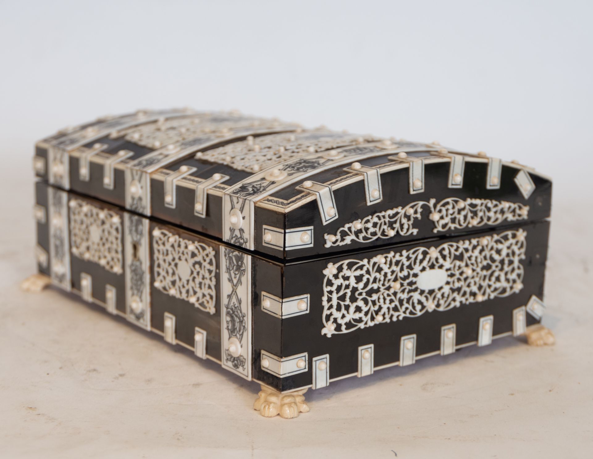 Anglo-Indian sewing box in marquetry of bone and ebony, Anglo-Indian school of the 19th century - Image 2 of 5