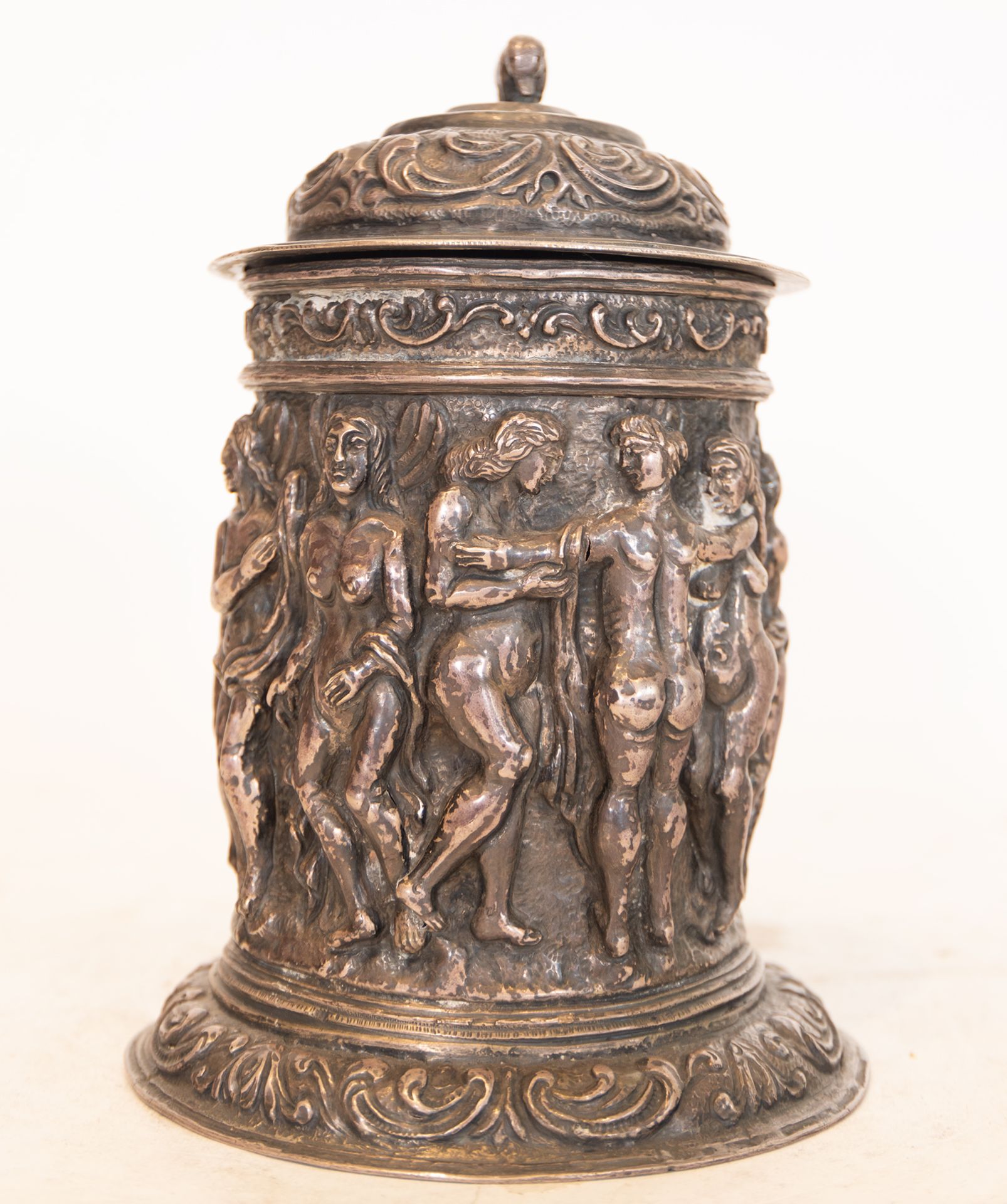 Tankard-type jug in Italian silver with Bacchanalian motifs, Italian school of the 18th - 19th centu - Image 2 of 5