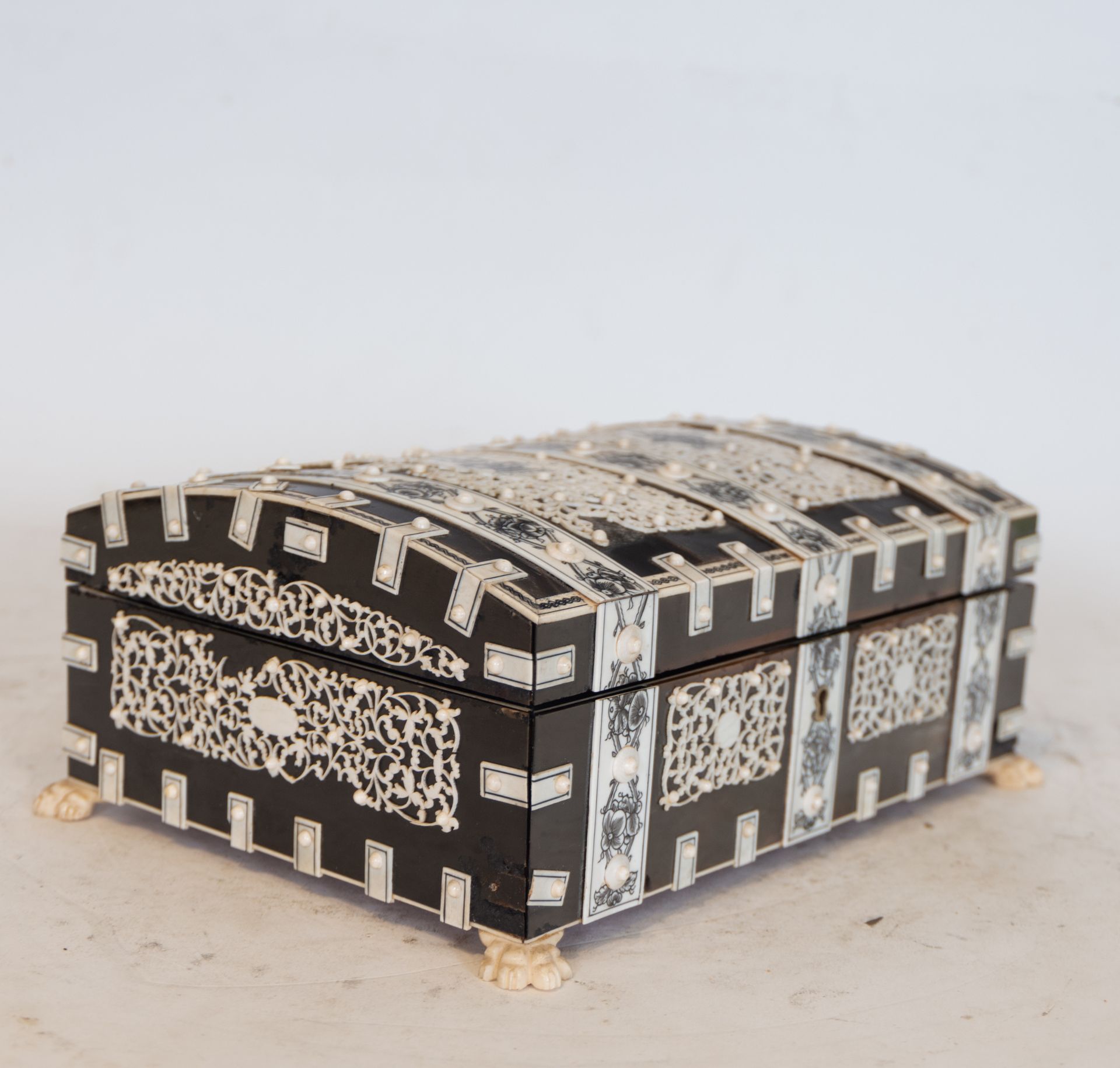 Anglo-Indian sewing box in marquetry of bone and ebony, Anglo-Indian school of the 19th century - Image 3 of 5