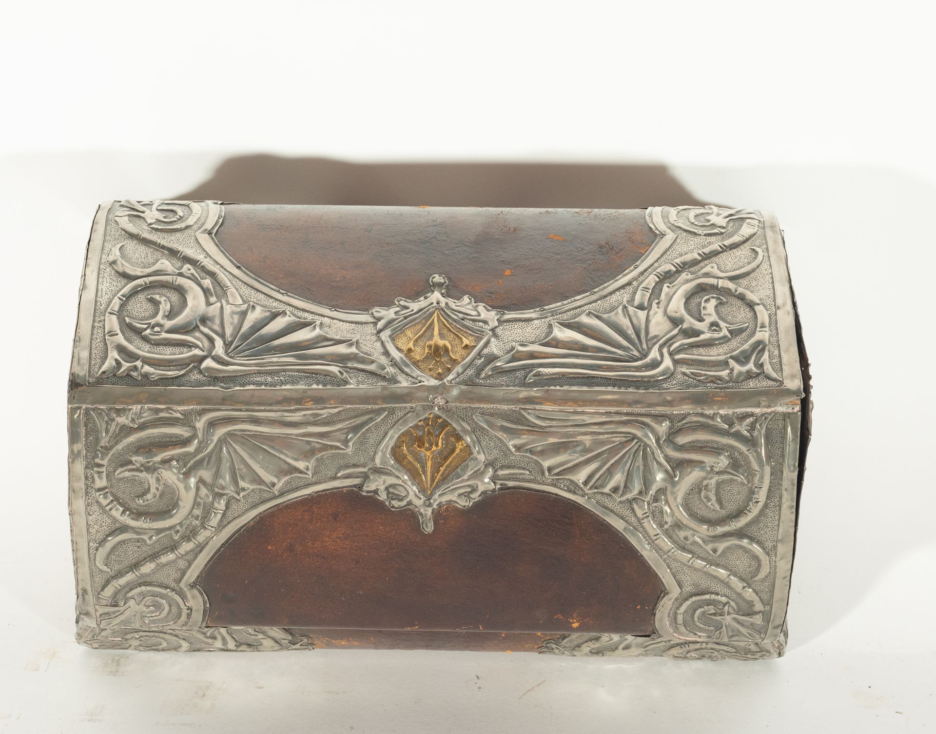 Catalan modernist chest in leather and silver appliques, Barcelona, ​​Catalan school of the late nin - Image 2 of 5