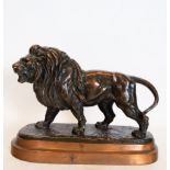 Figure of a lion in Bronze, Italian school of the 19th - 20th centuries, signed by Labrieri