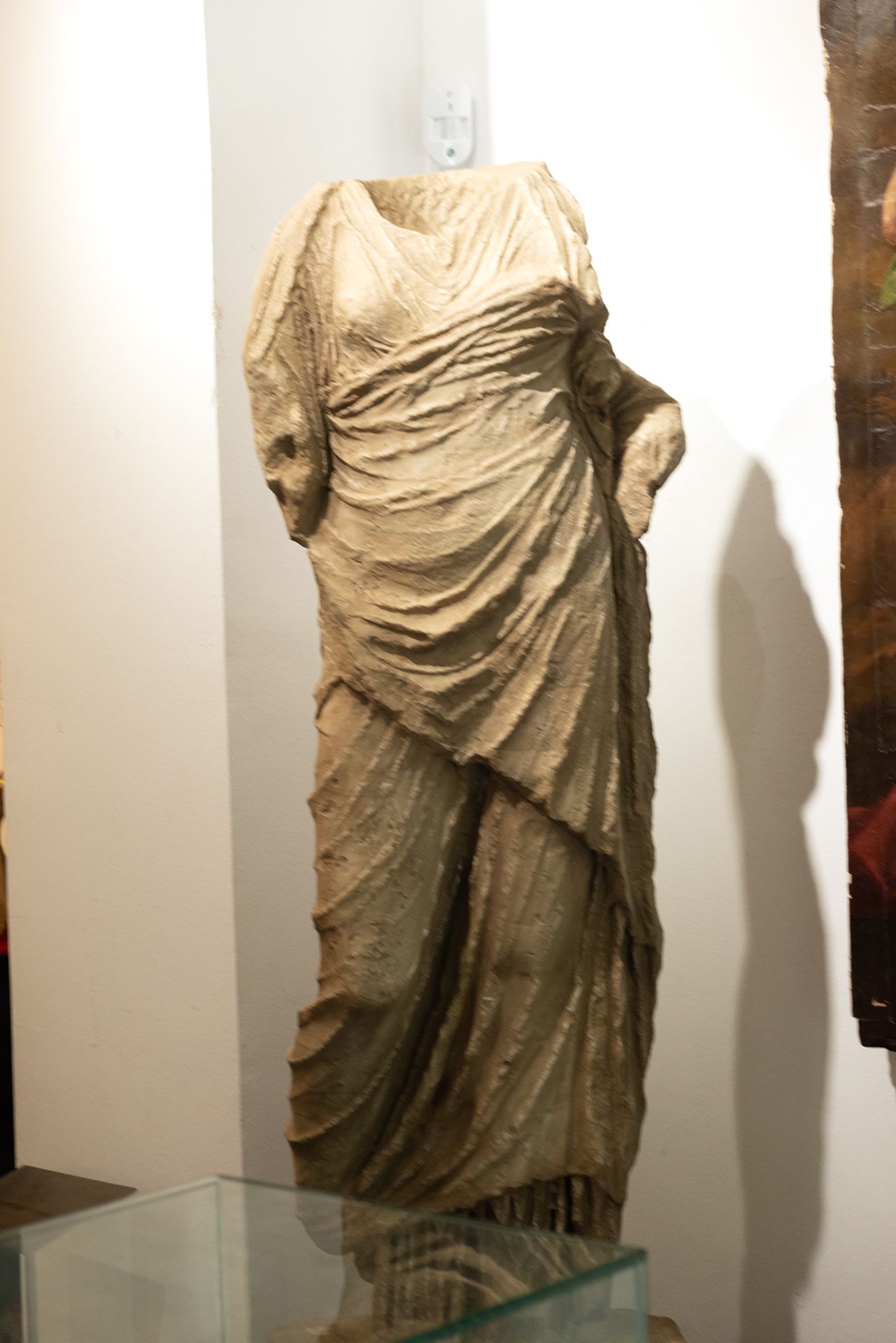 Important Sculpture of Goddess Ceres in Marble Dust, following Roman models from the I - II centurie - Bild 5 aus 11