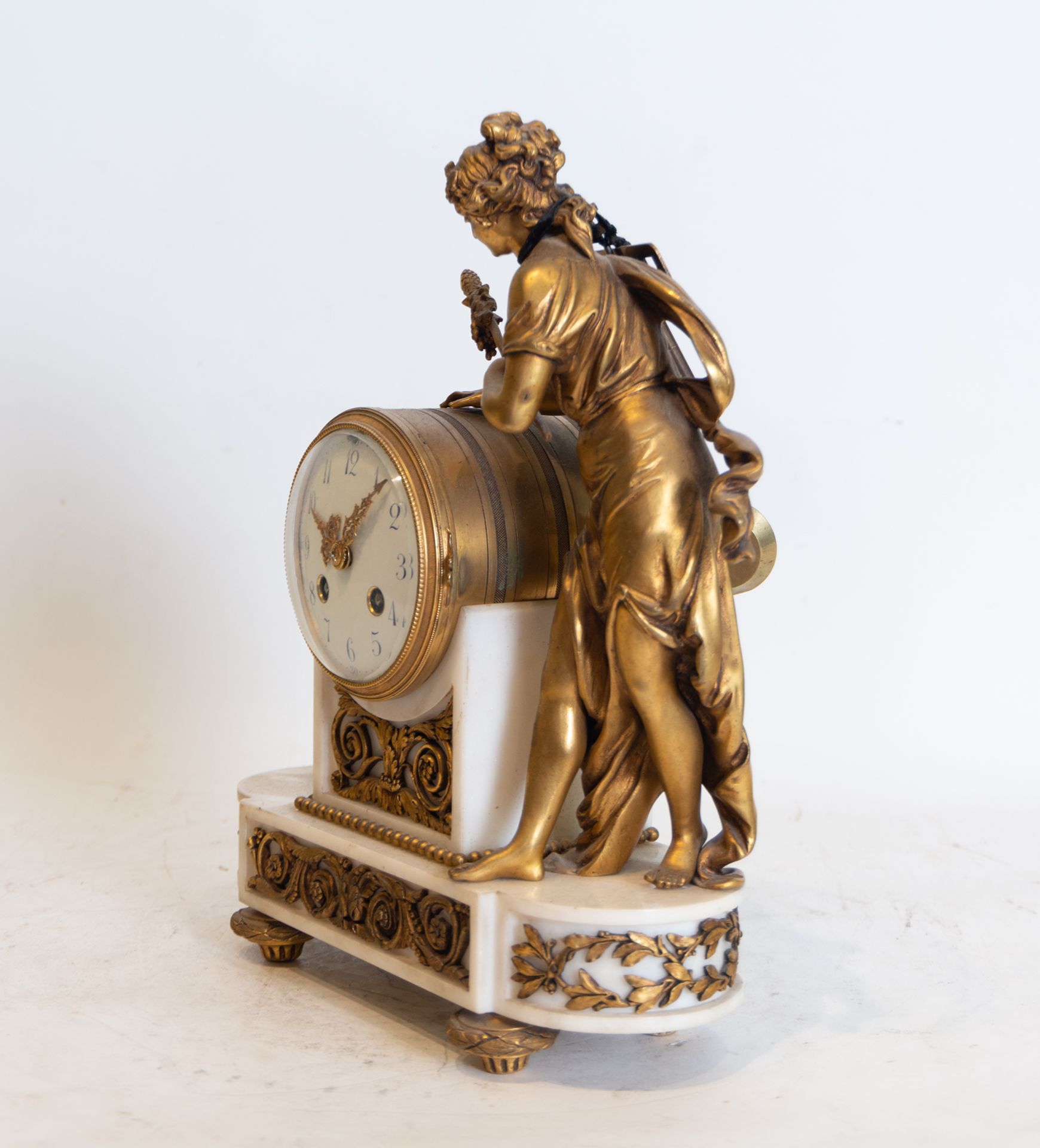 Louis XVI style clock in Gilt Bronze and Marble representing the Goddess Ceres with a Faun, French s - Bild 3 aus 6