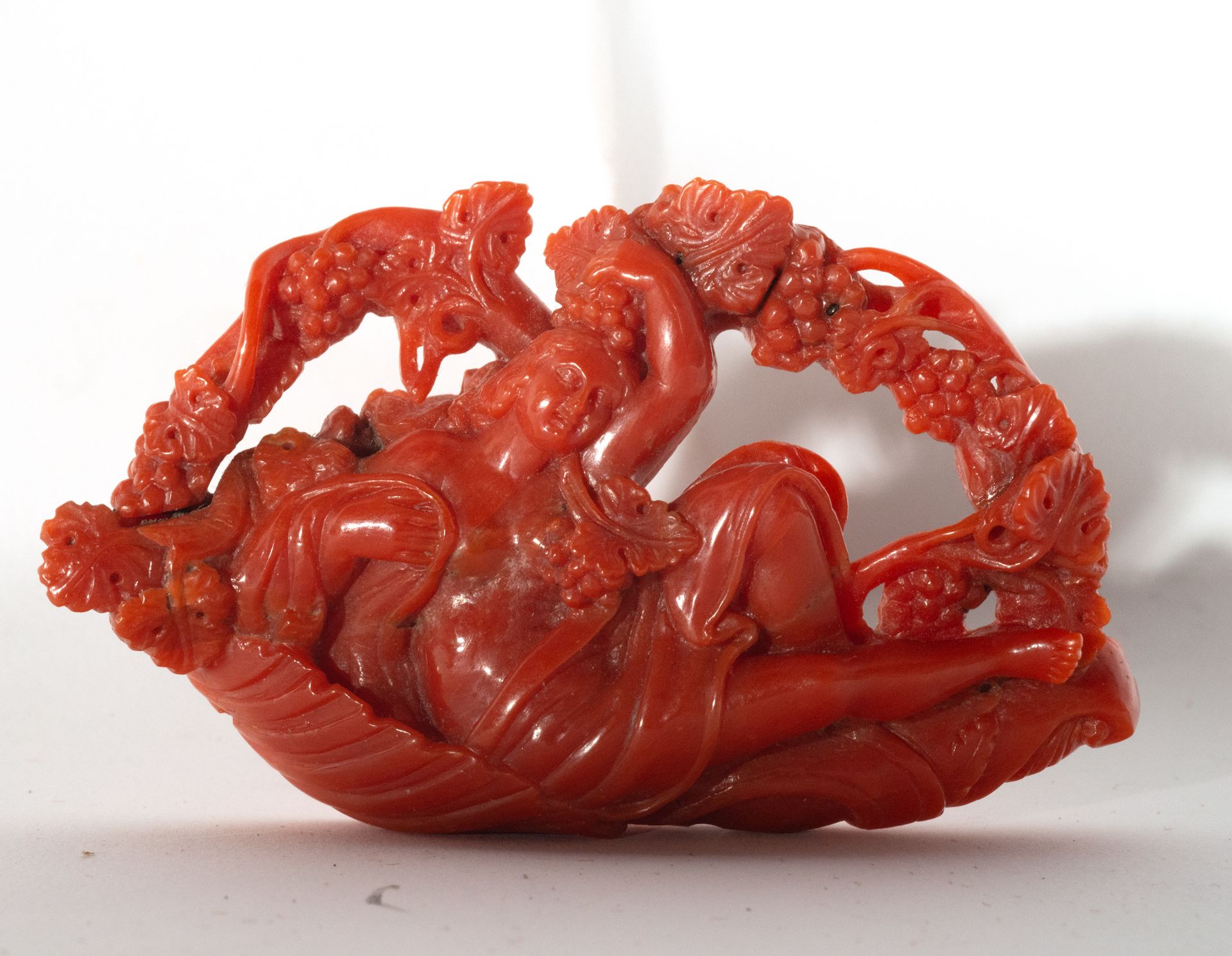 Exceptional Brooch in Red Coral representing Venus, Torre del Greco circa 1850-1870, Naples, 19th ce