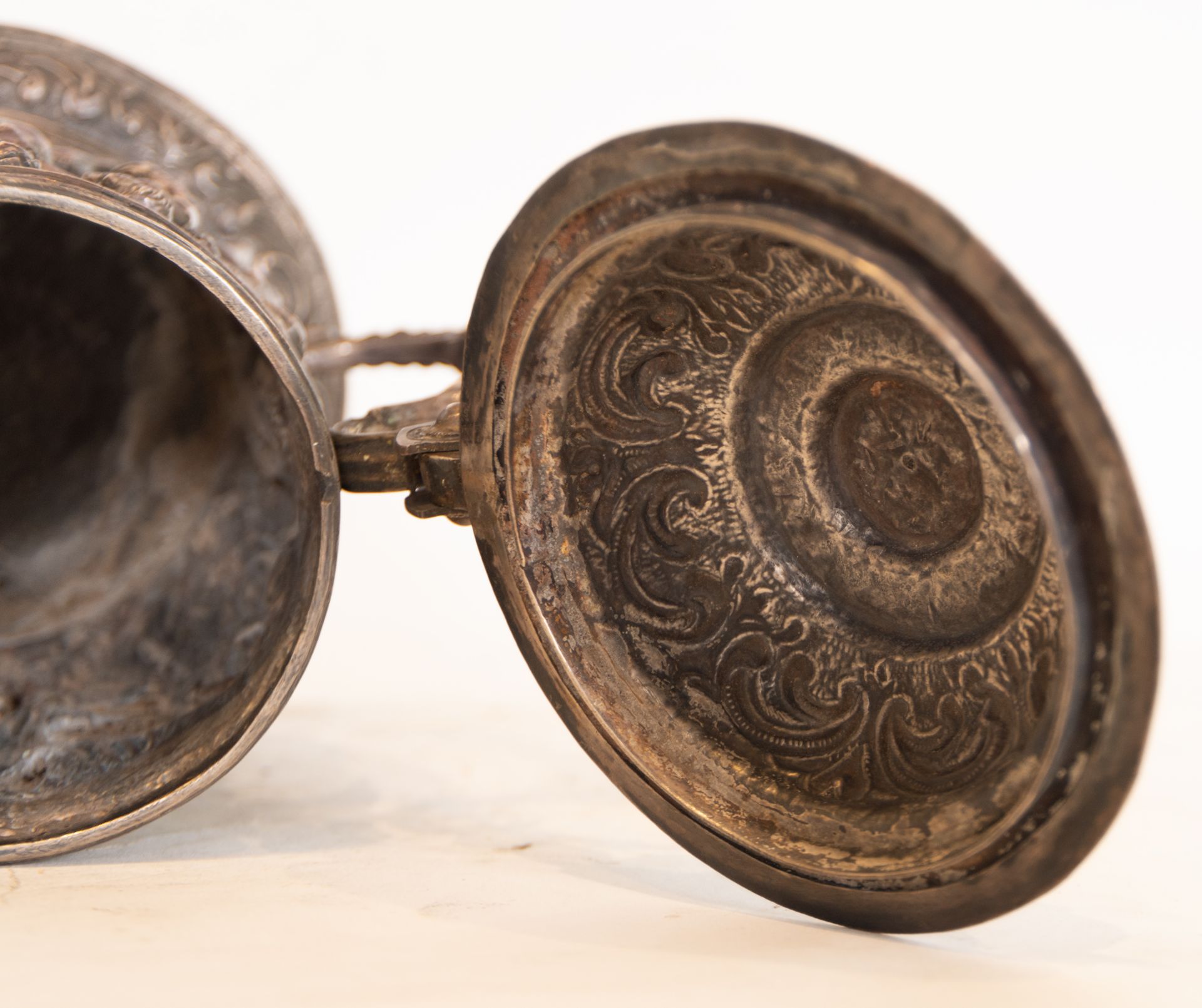 Tankard-type jug in Italian silver with Bacchanalian motifs, Italian school of the 18th - 19th centu - Image 5 of 5