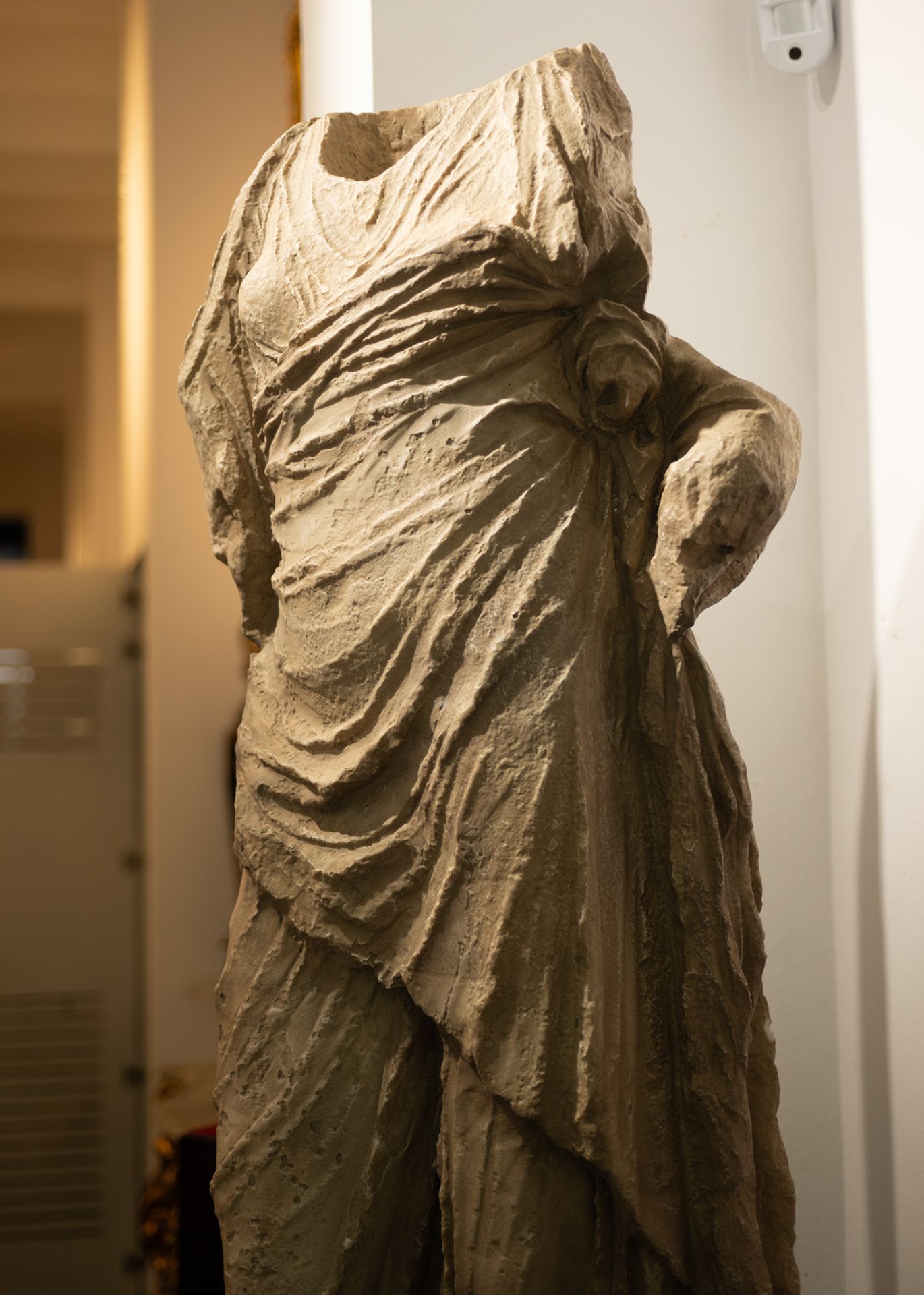 Important Sculpture of Goddess Ceres in Marble Dust, following Roman models from the I - II centurie - Bild 7 aus 11