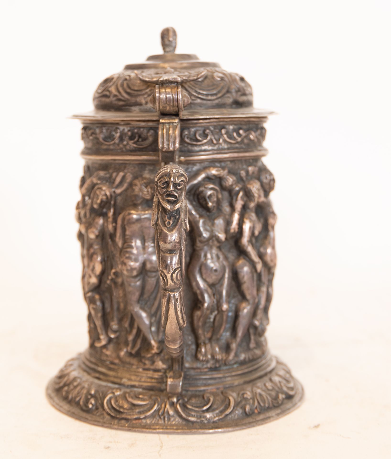 Tankard-type jug in Italian silver with Bacchanalian motifs, Italian school of the 18th - 19th centu - Image 4 of 5