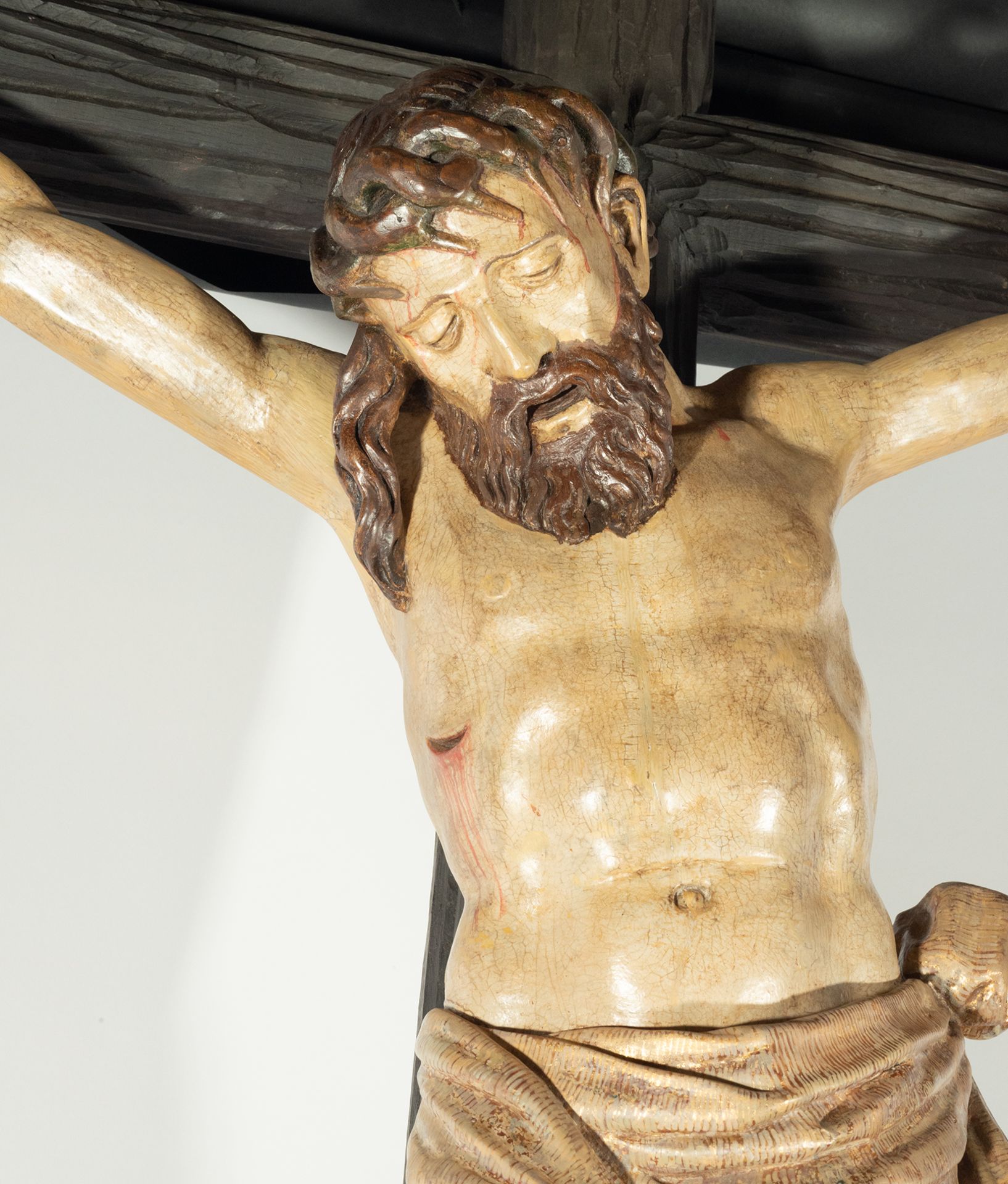 Exceptional Christ on the Cross, Castilian school of the 16th century, circle of Sebastián Ducete (1 - Image 2 of 8