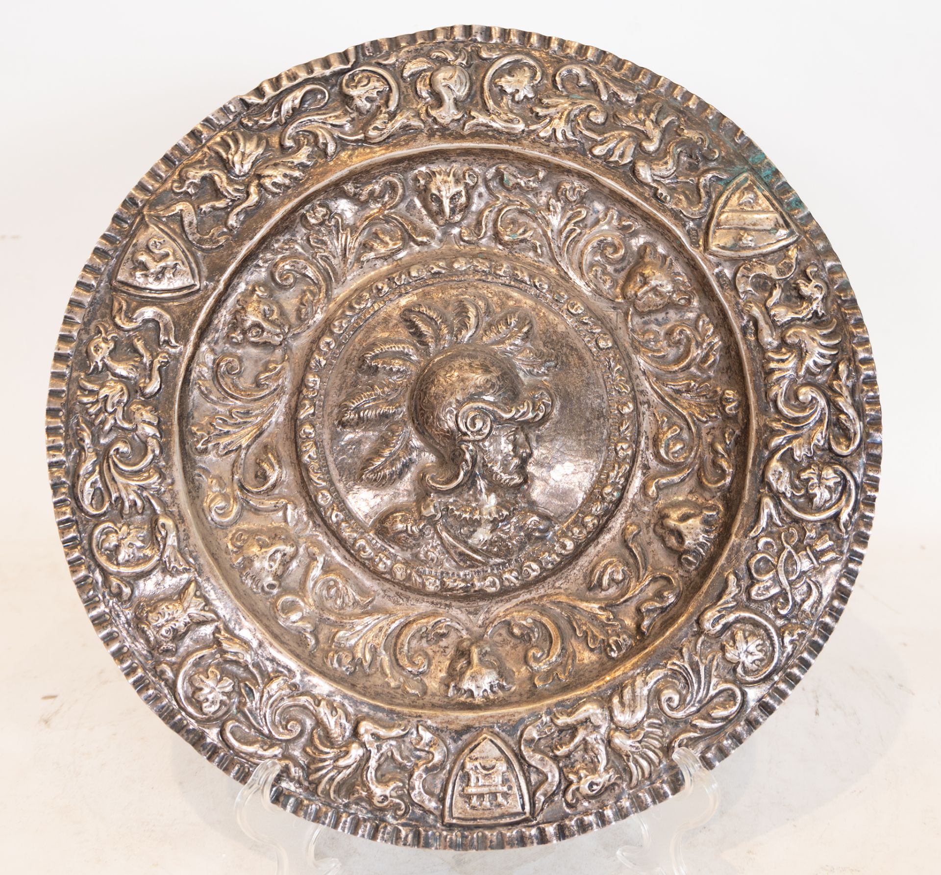 Sterling silver plate with a Renaissance Knight, Spanish school of the 19th century