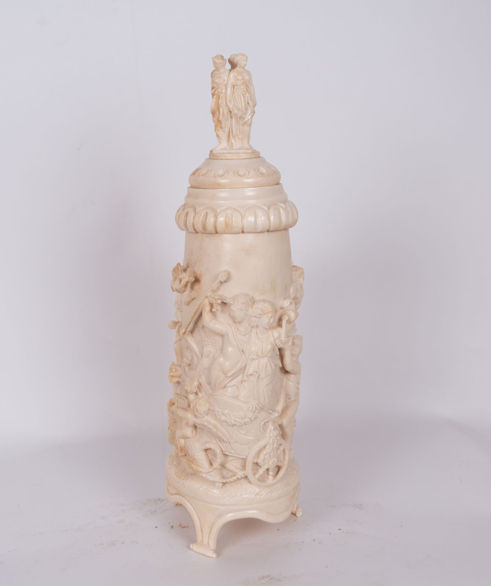 Important Tankard in ivory with mythological scene from the 19th century