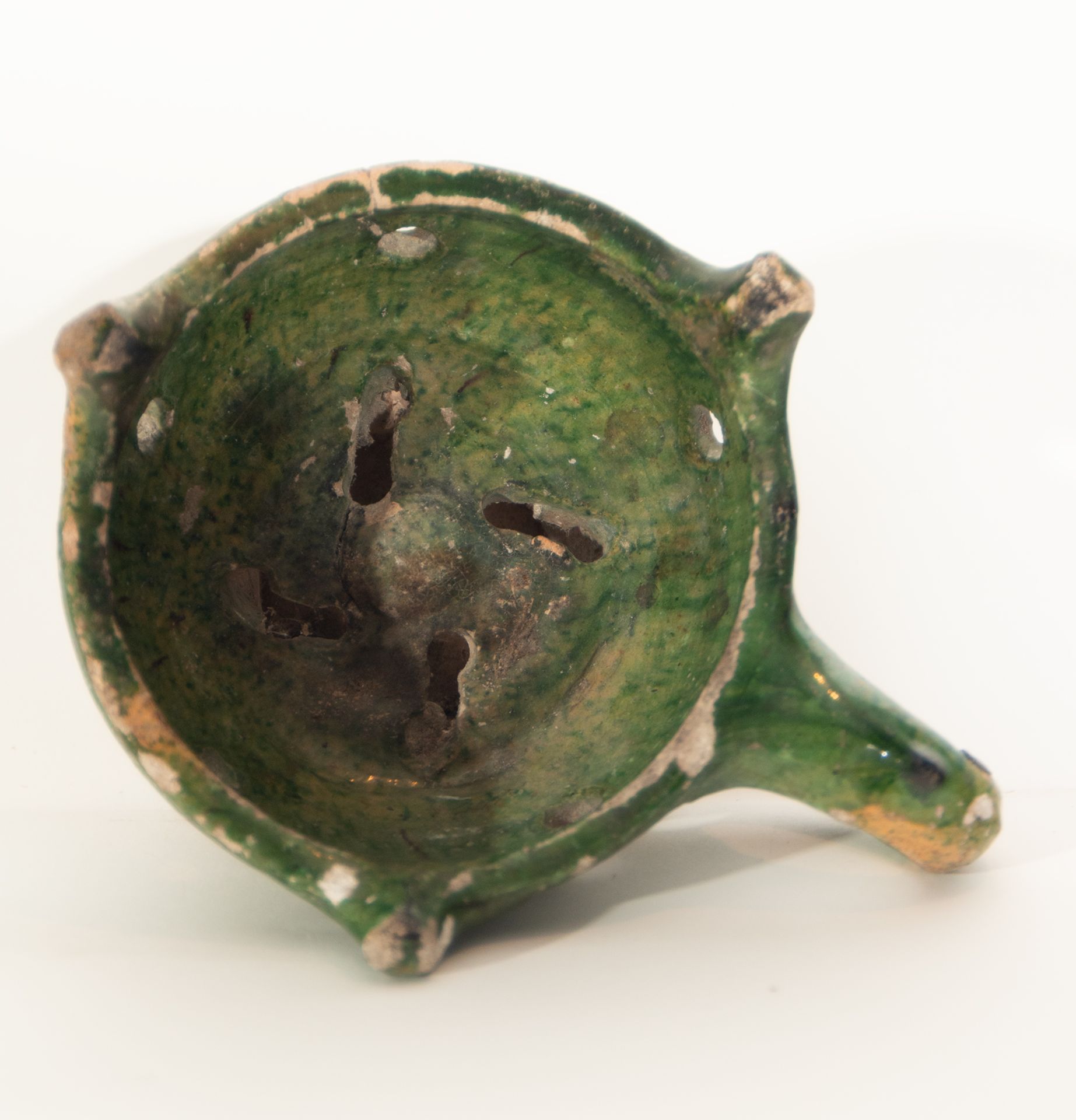 Nasrid candle holder in green-glazed ceramic, Granada school of the 13th - 15th centuries - Image 4 of 5