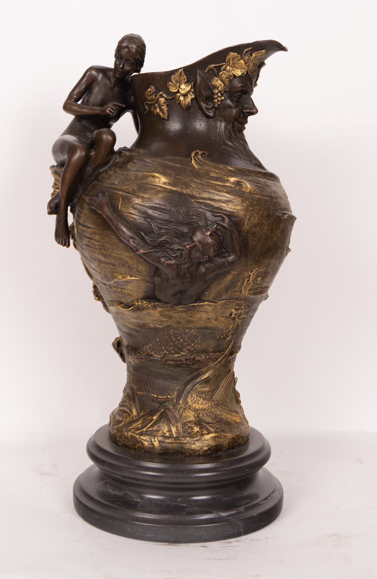 Pair of Cups in Gilt and Patinated Bronze representing Fauns in the Art Nouveau style, French school - Bild 3 aus 9