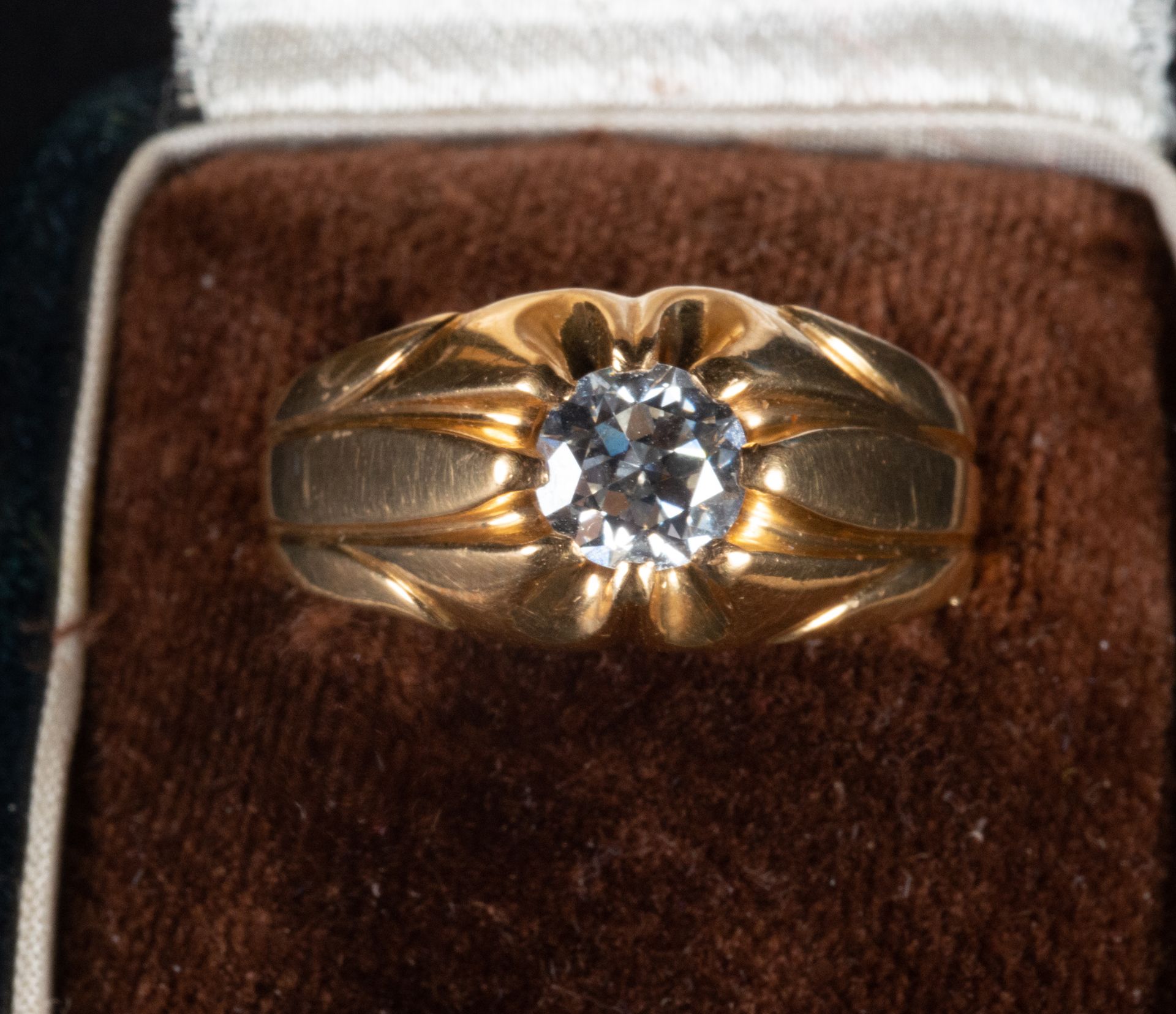 Elegant Gentleman's Solitaire ring with 1.20 Carat VVS Diamond set in 18 Carat Yellow Gold