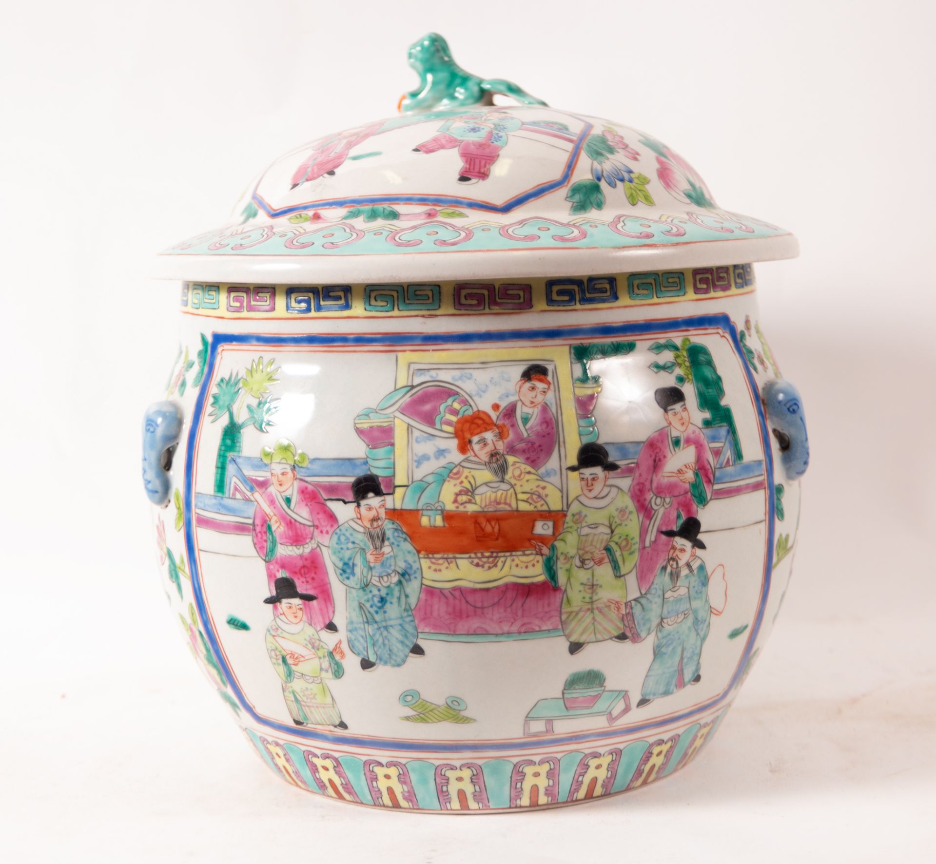 Chinese porcelain vessel glazed in the "famille rose" pattern, Republic Period, Chinese school from  - Image 3 of 6