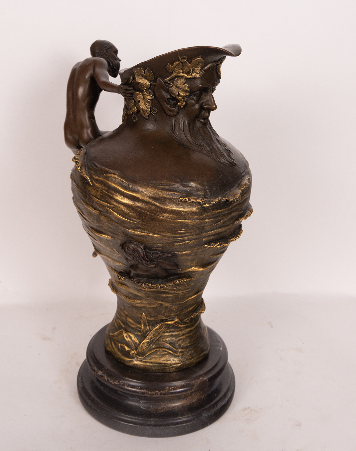 Pair of Cups in Gilt and Patinated Bronze representing Fauns in the Art Nouveau style, French school - Bild 5 aus 9