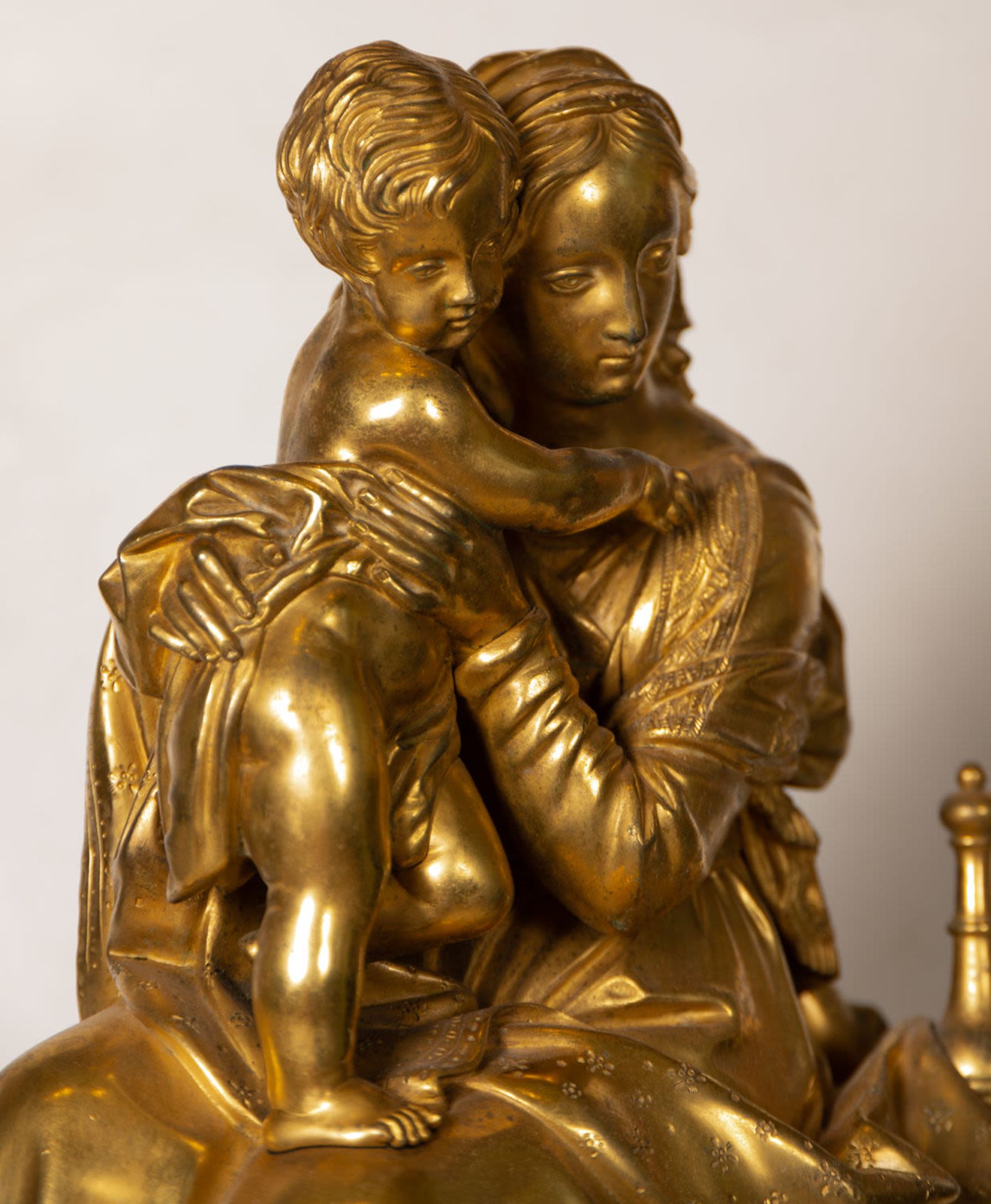 Clock in gilt bronze, with motif of Virgin with Child, French school of the 19th century, Charles X  - Bild 7 aus 9