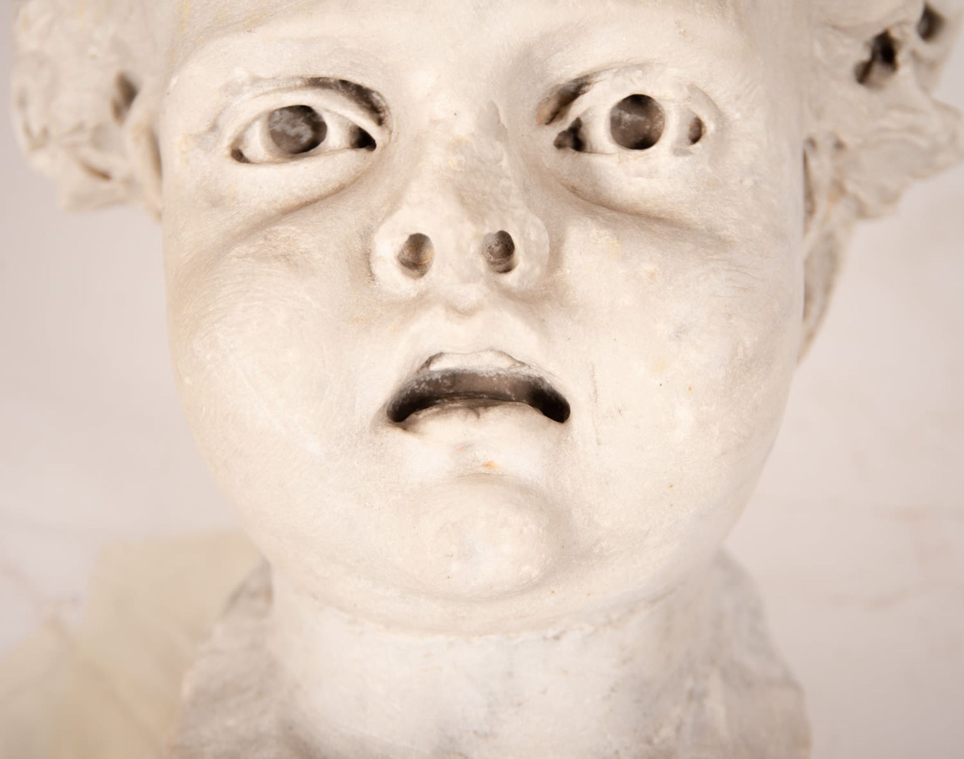 Carrara marble element with Angel's Head, Italian school of the 18th century - Bild 6 aus 10