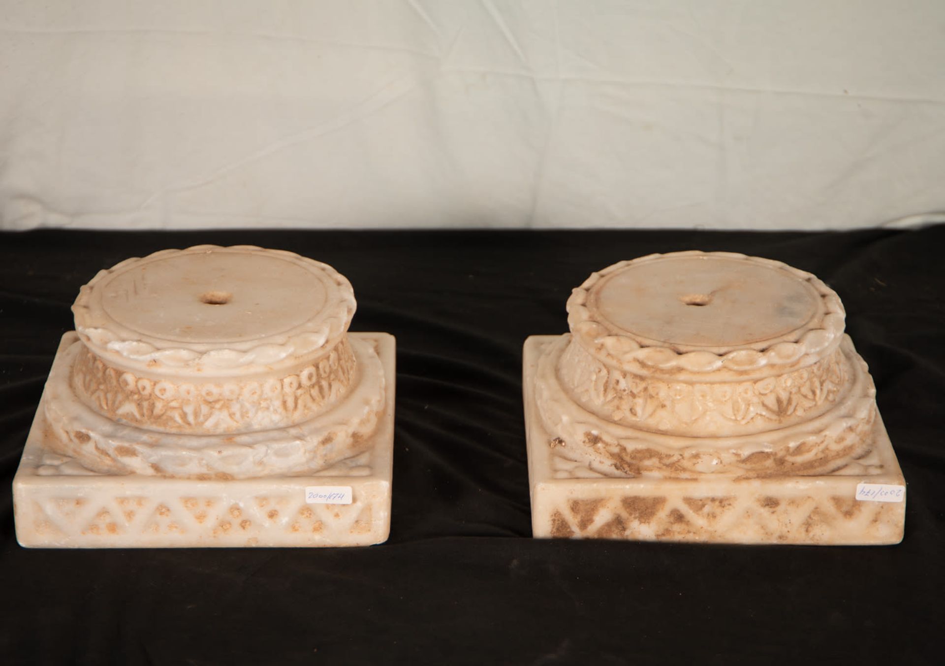 Pair of column bases in the Hellenistic style in marble - Bild 5 aus 5