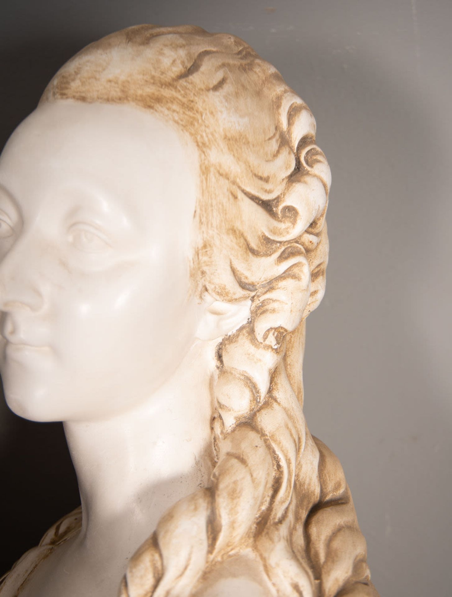 Bust of Queen Henrietta Maria in plaster, following Van Dyck models, European school of the 20th cen - Image 9 of 10