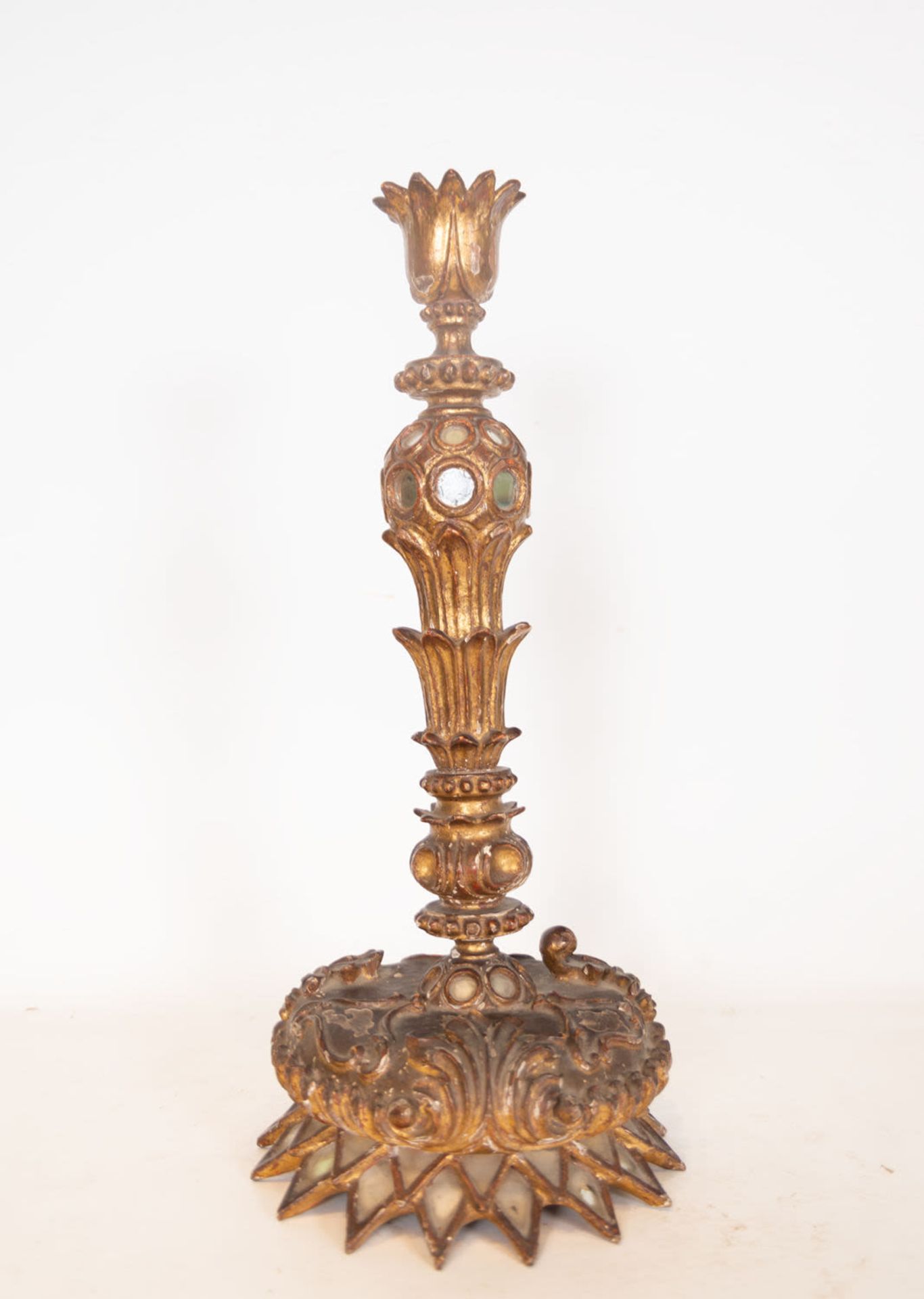 Important pair of candlesticks in gilt wood and quartz and mirror applications, Novohispanic Viceroy - Bild 5 aus 8