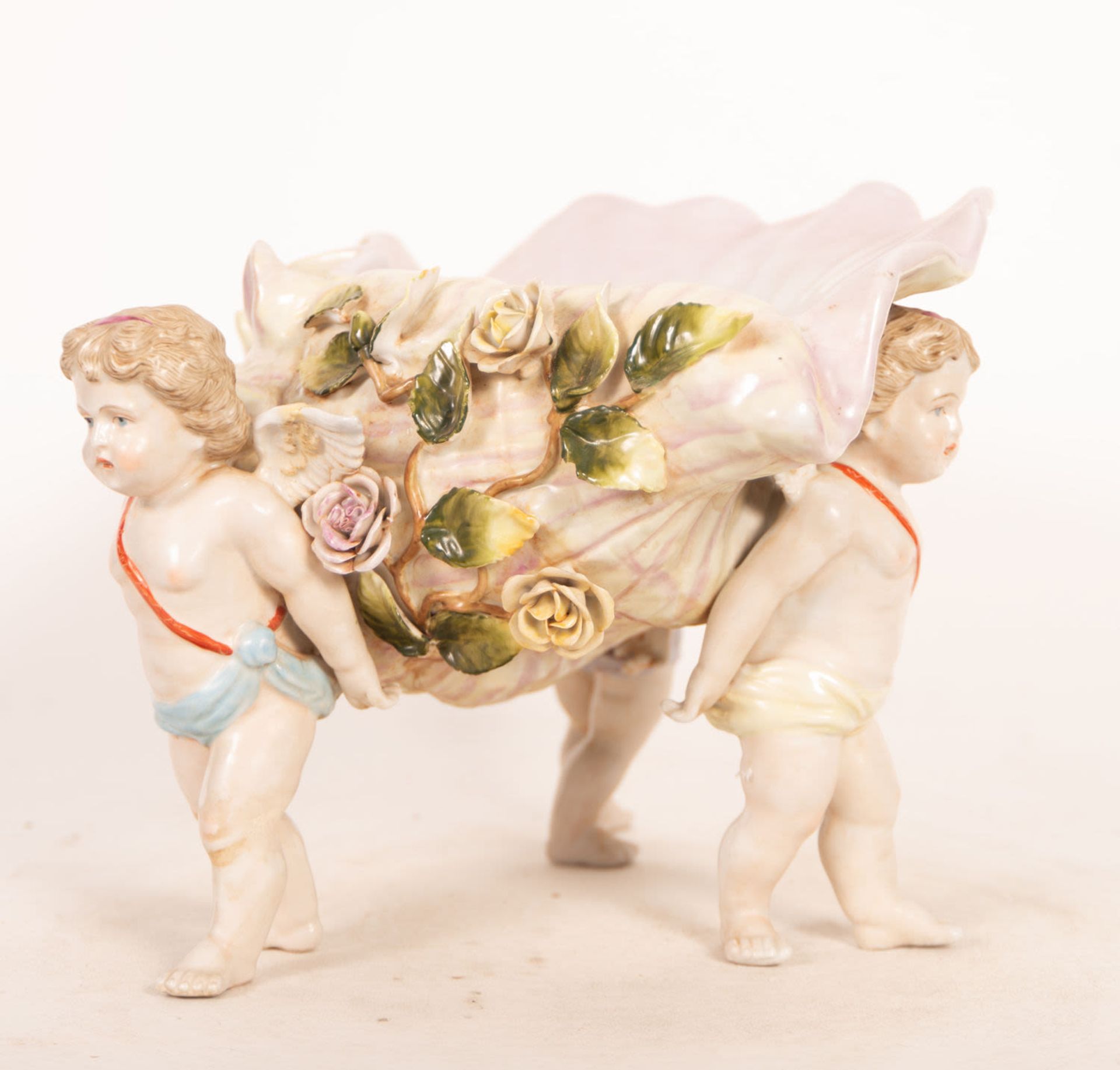 Large biscuit porcelain center with Cherub motifs, Vienna, late 19th century - Image 4 of 6