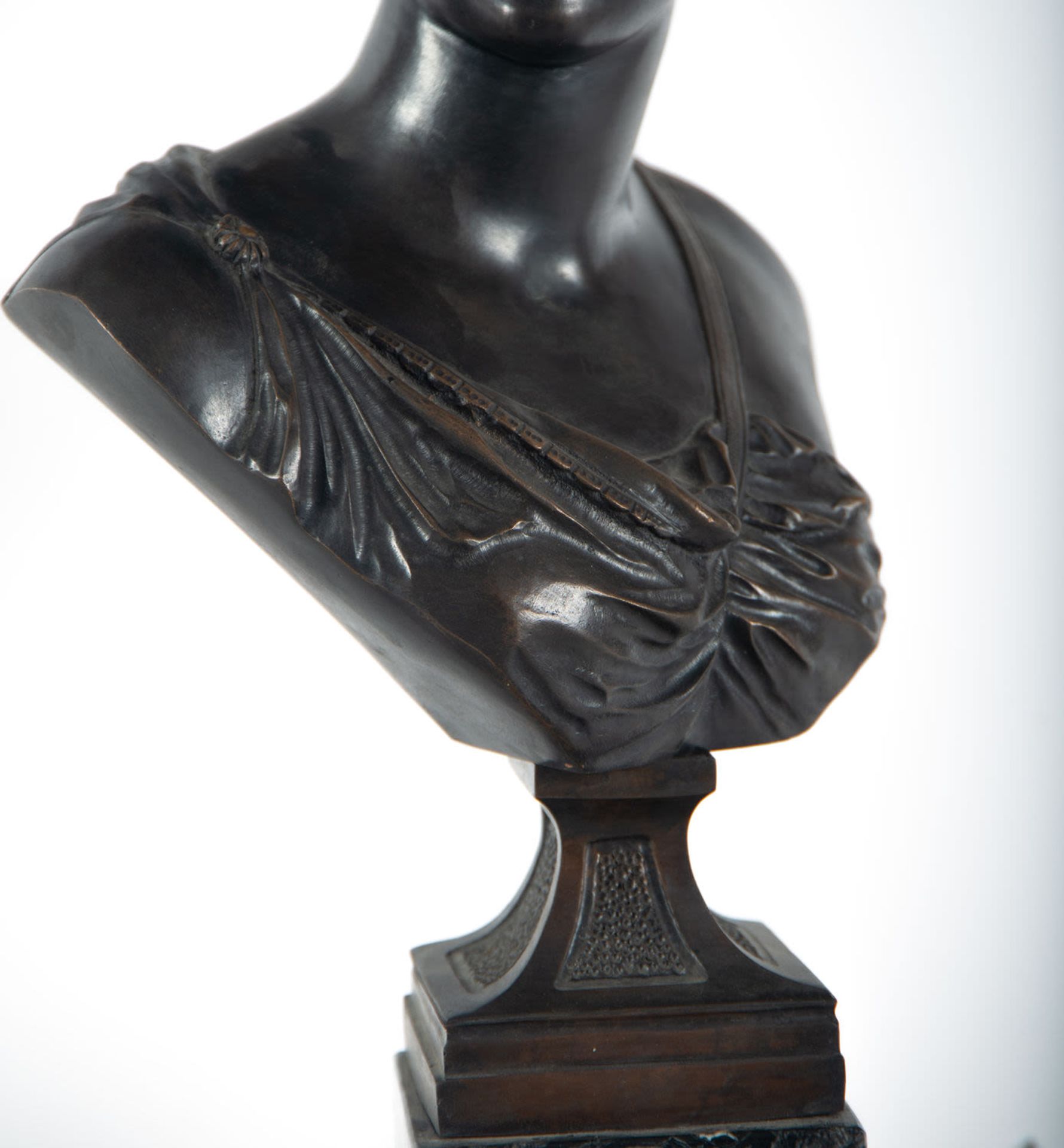 Bust of a lady in bronze. 19th - 20th centuries - Bild 3 aus 6