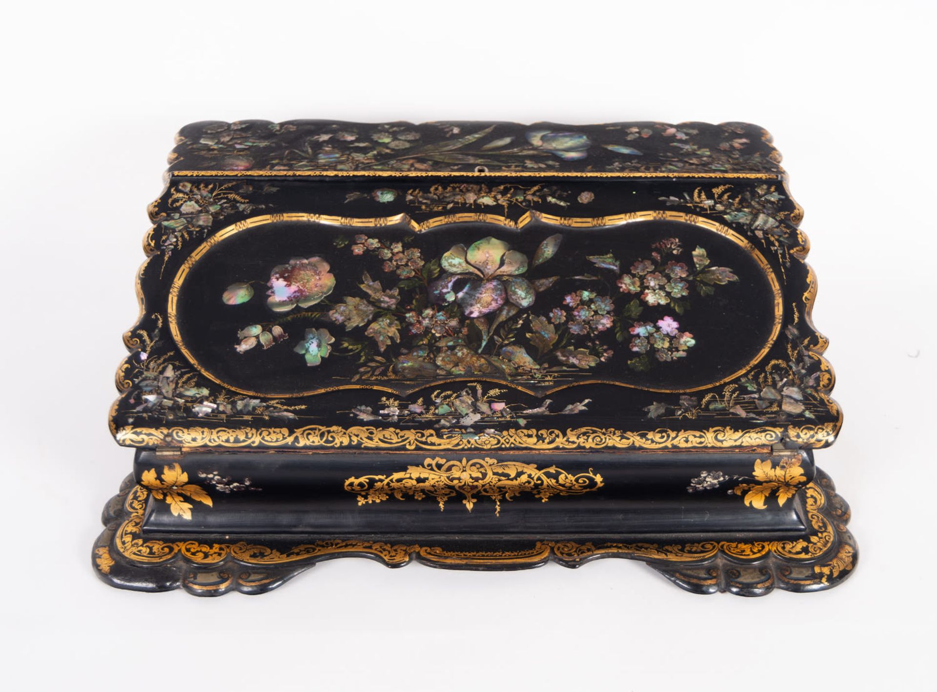 Beautiful writing desk in gilded wood with mother-of-pearl inlays, French school of the 19th century - Image 2 of 13