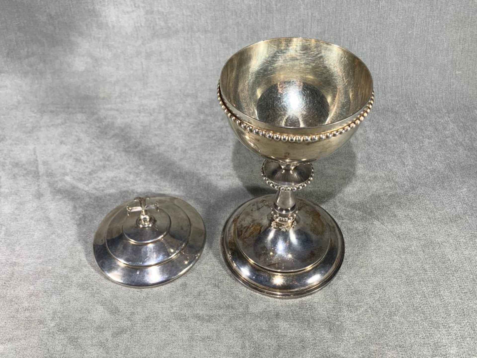 Ciborium in solid sterling silver with a cross on the Lid. Spain. Twentieth century - Bild 2 aus 3