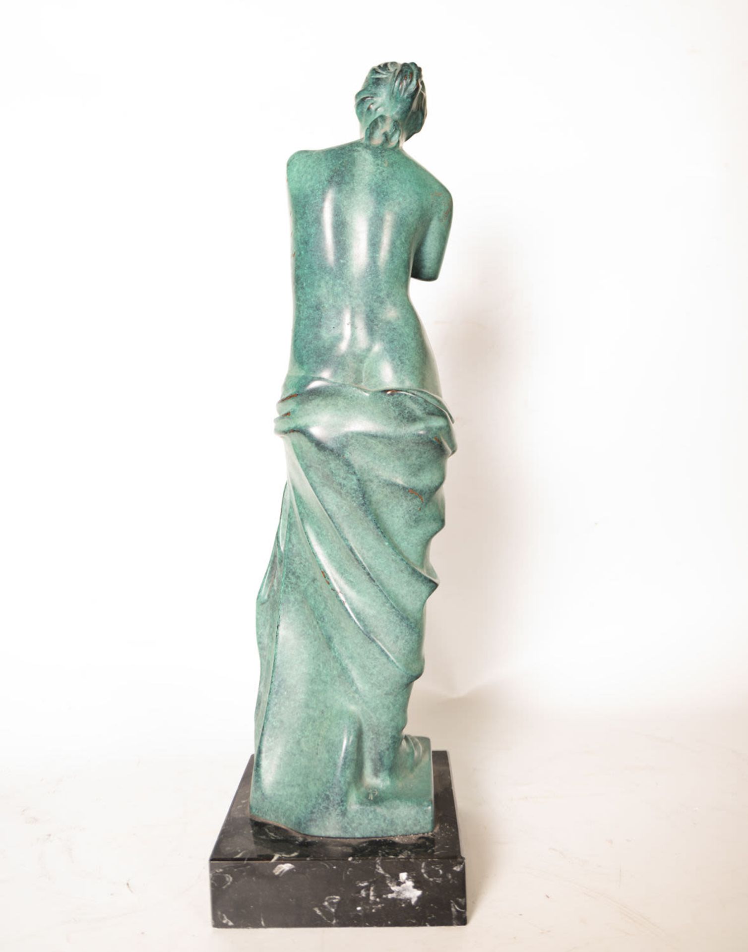 Venus in green patinated bronze, Following classic models, European school of the first half of the  - Image 5 of 5