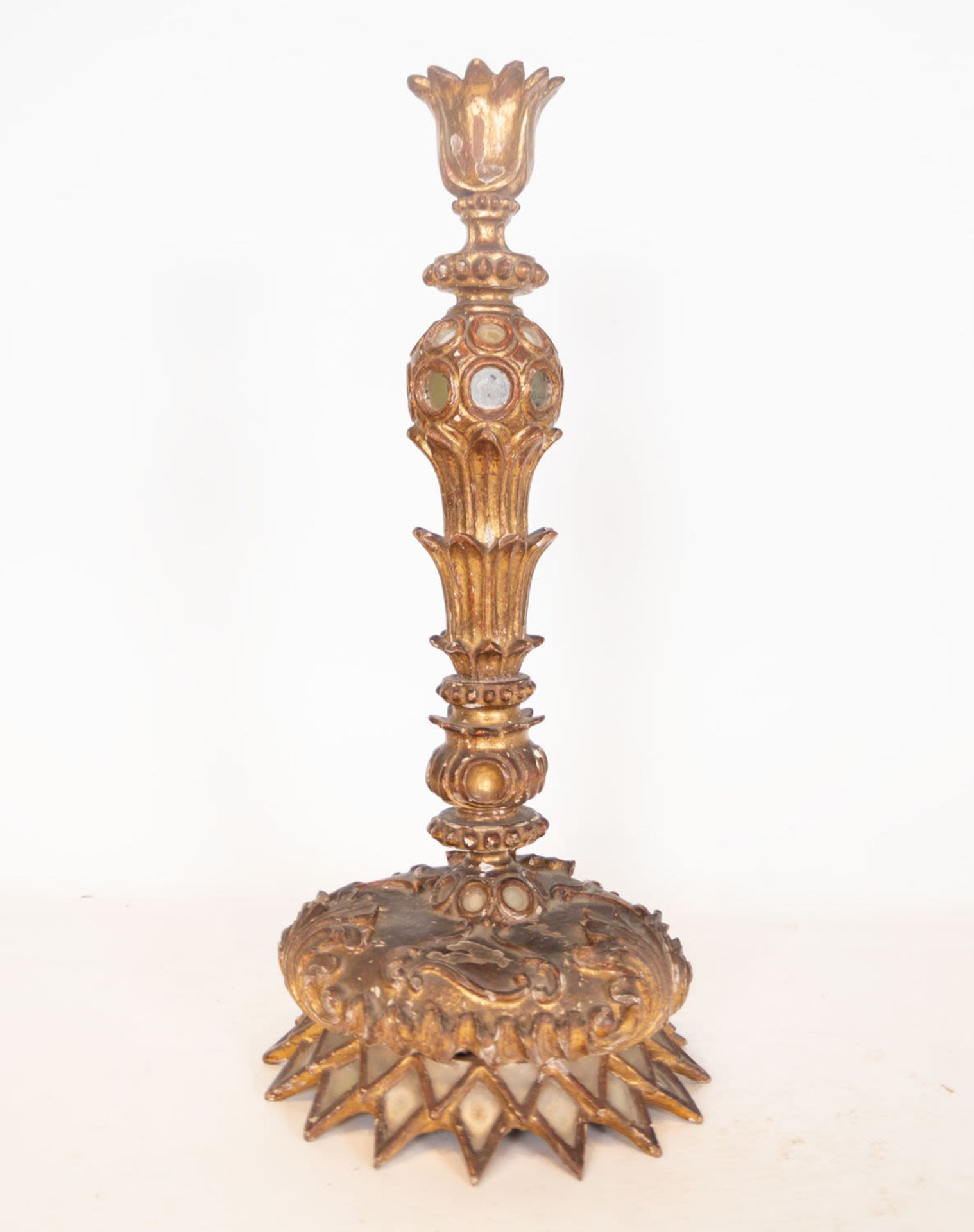 Important pair of candlesticks in gilt wood and quartz and mirror applications, Novohispanic Viceroy - Bild 4 aus 8