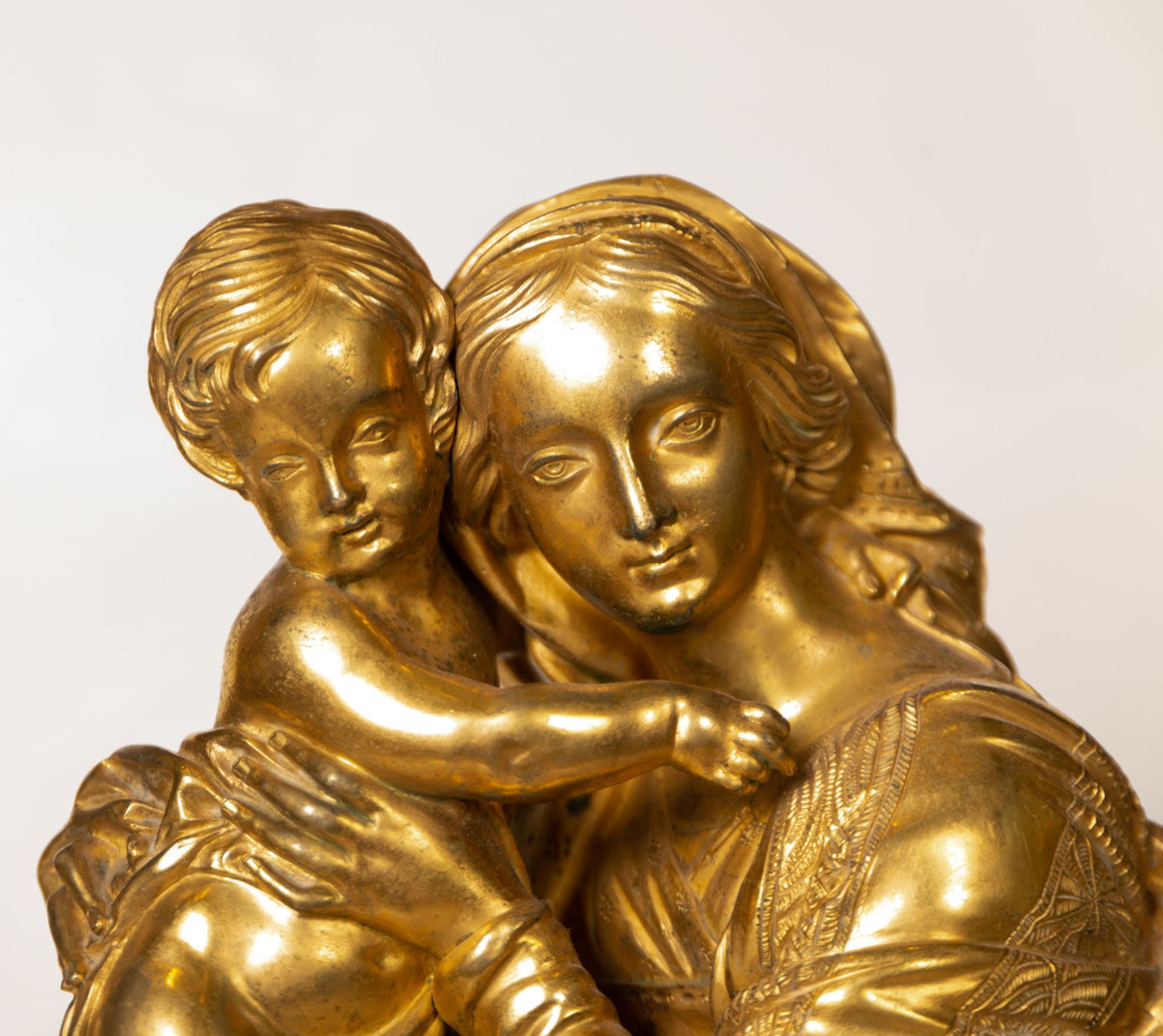 Clock in gilt bronze, with motif of Virgin with Child, French school of the 19th century, Charles X  - Image 4 of 9