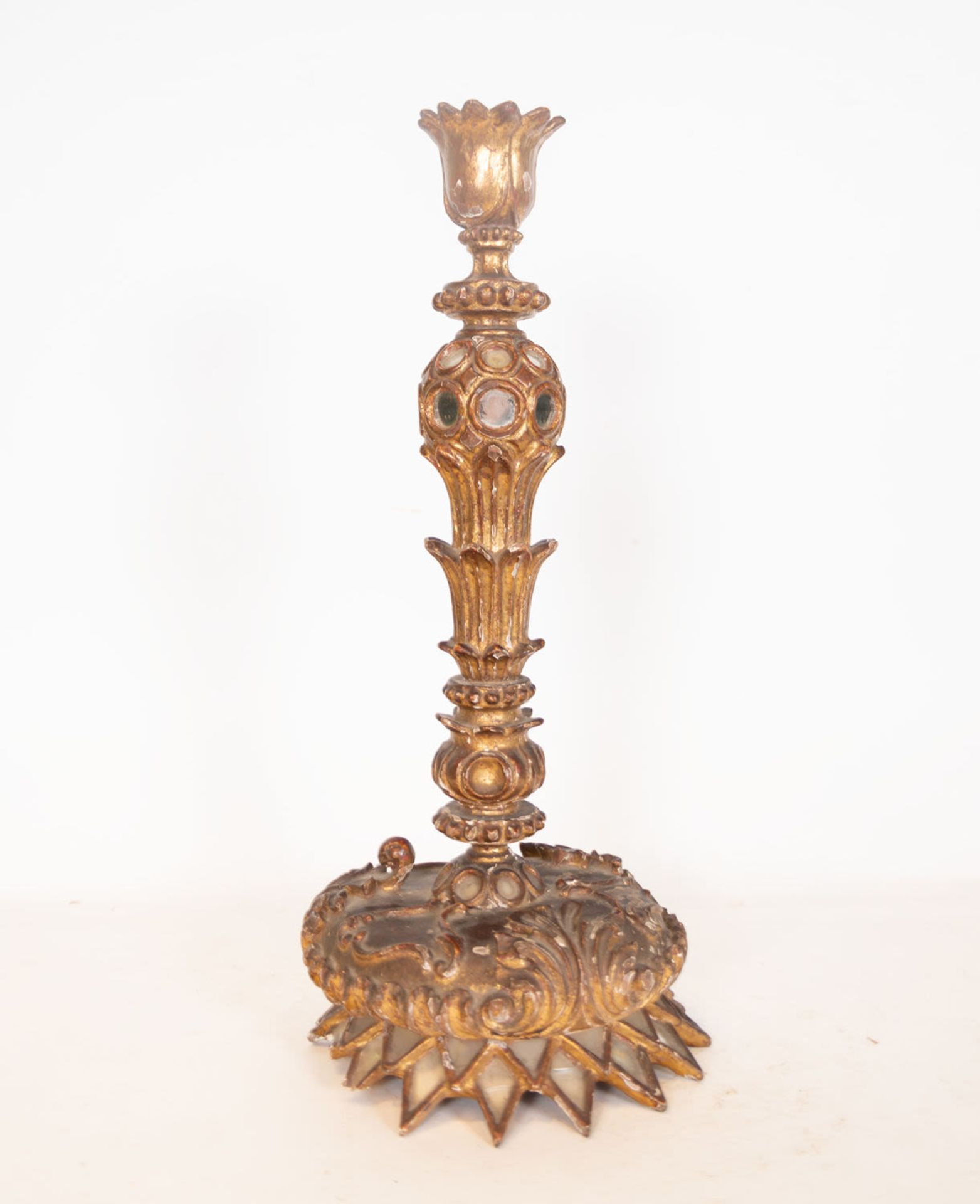 Important pair of candlesticks in gilt wood and quartz and mirror applications, Novohispanic Viceroy - Bild 3 aus 8