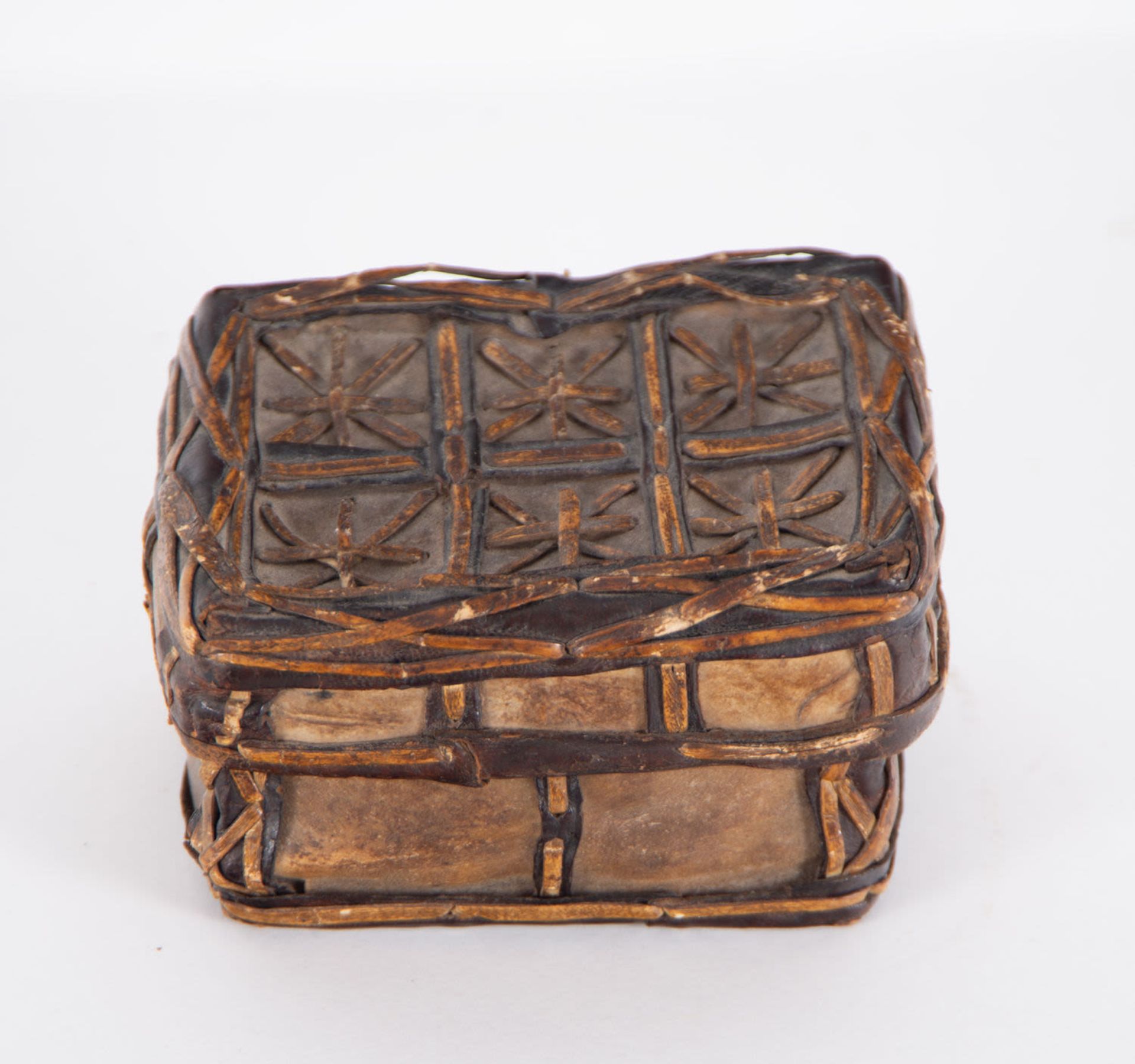 Small Mexican leather chest, 17th century - Image 3 of 7