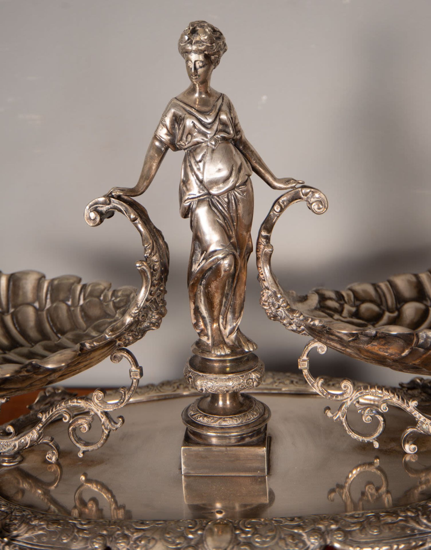 LARGE SILVER PLATE TABLE CENTERPIECE, PLATERO MENSES MADRID, 20TH CENTURY - Bild 3 aus 11