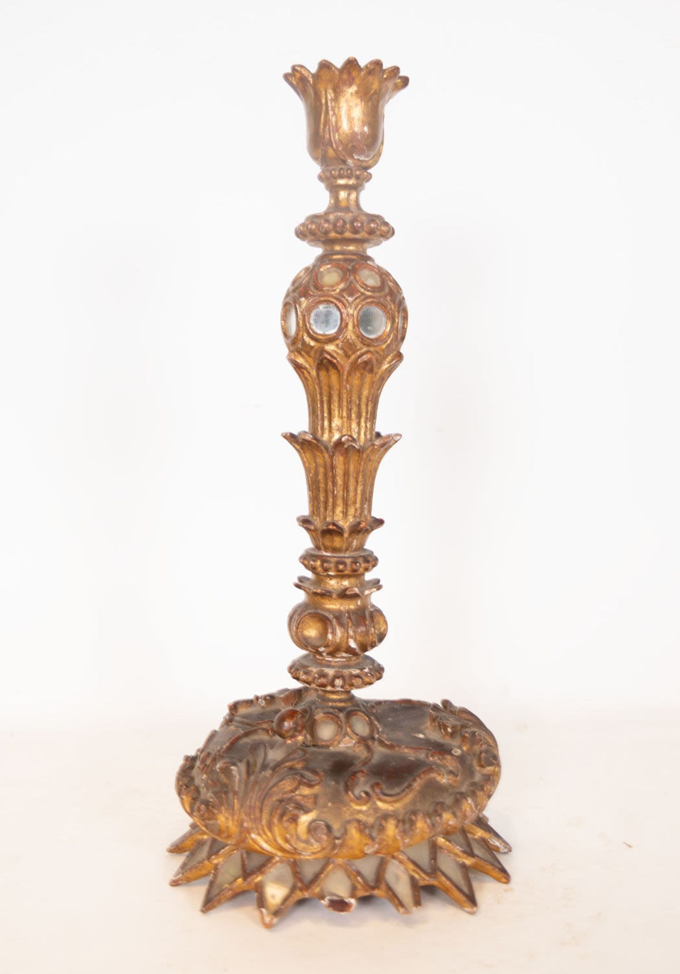 Important pair of candlesticks in gilt wood and quartz and mirror applications, Novohispanic Viceroy - Bild 2 aus 8